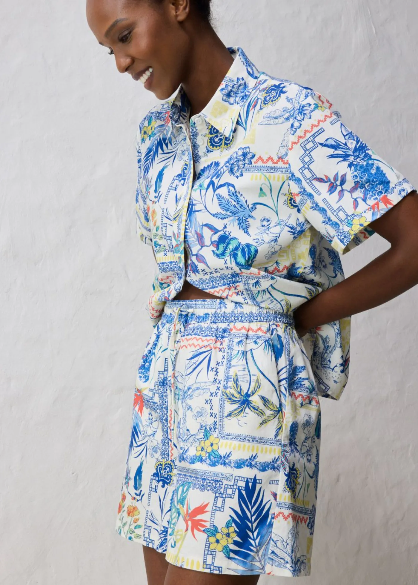 bonprix bonprix Pantalón corto con contenido de seda Azul ártico