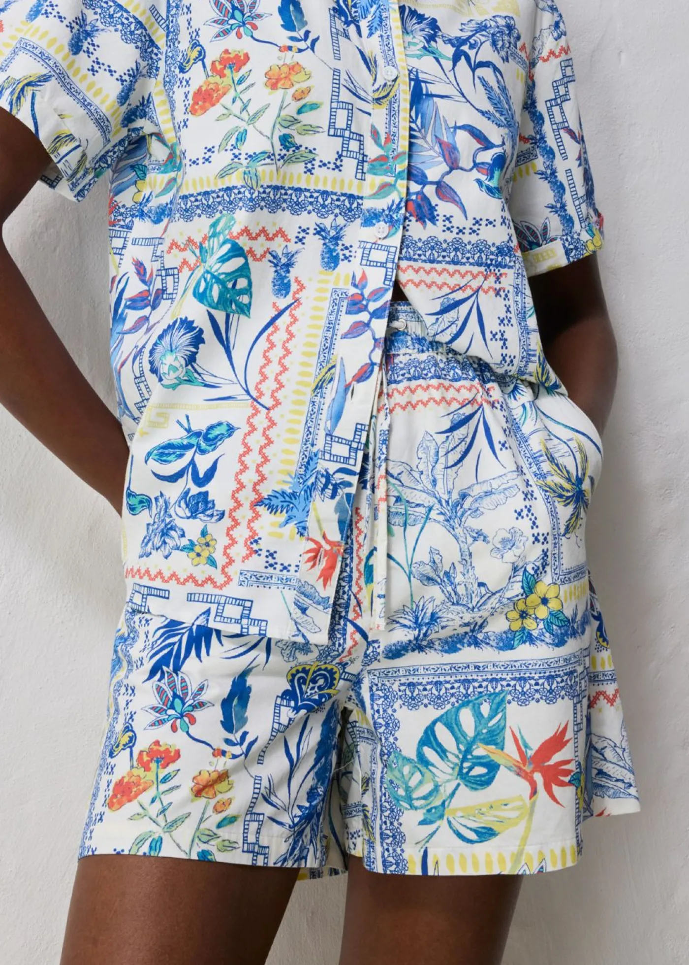 bonprix bonprix Pantalón corto con contenido de seda Azul ártico