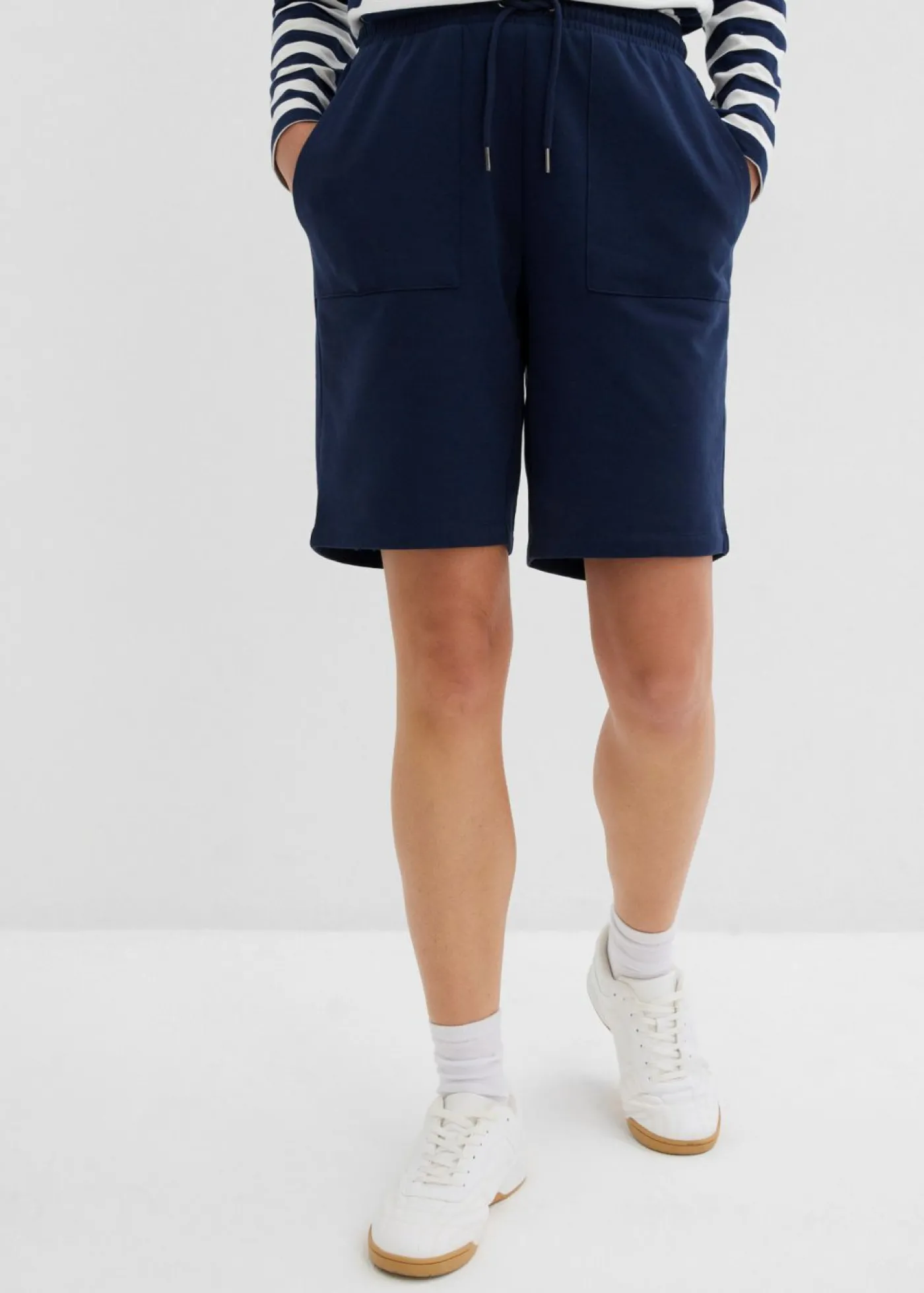 bonprix bonprix Pantalón corto de chándal con bolsillos Azul marino New