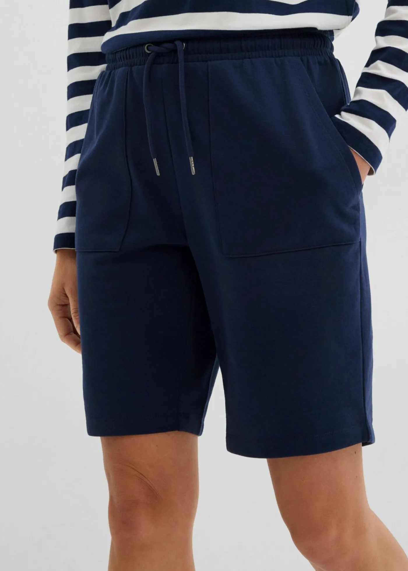 bonprix bonprix Pantalón corto de chándal con bolsillos Azul marino New