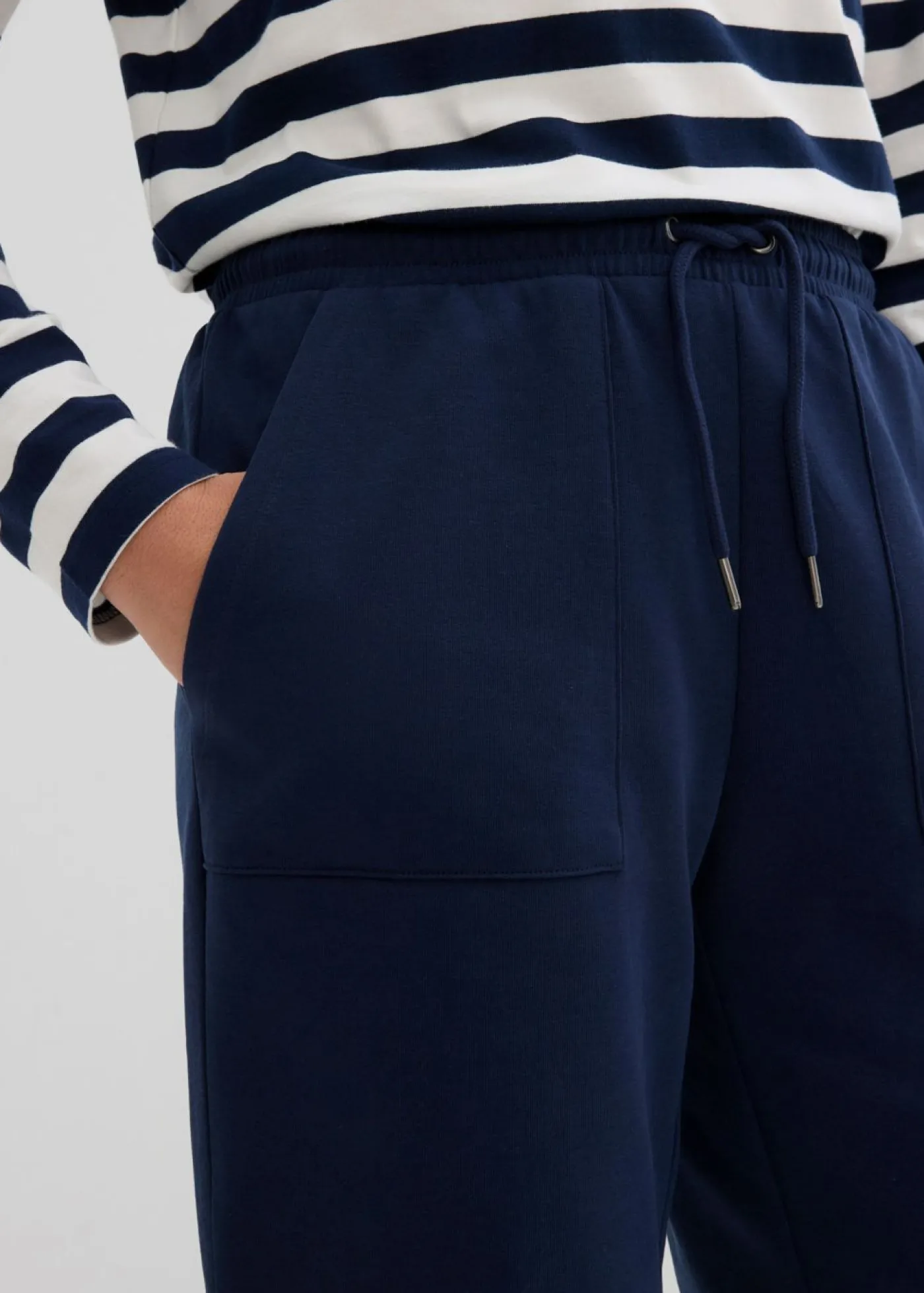 bonprix bonprix Pantalón corto de chándal con bolsillos Azul marino New
