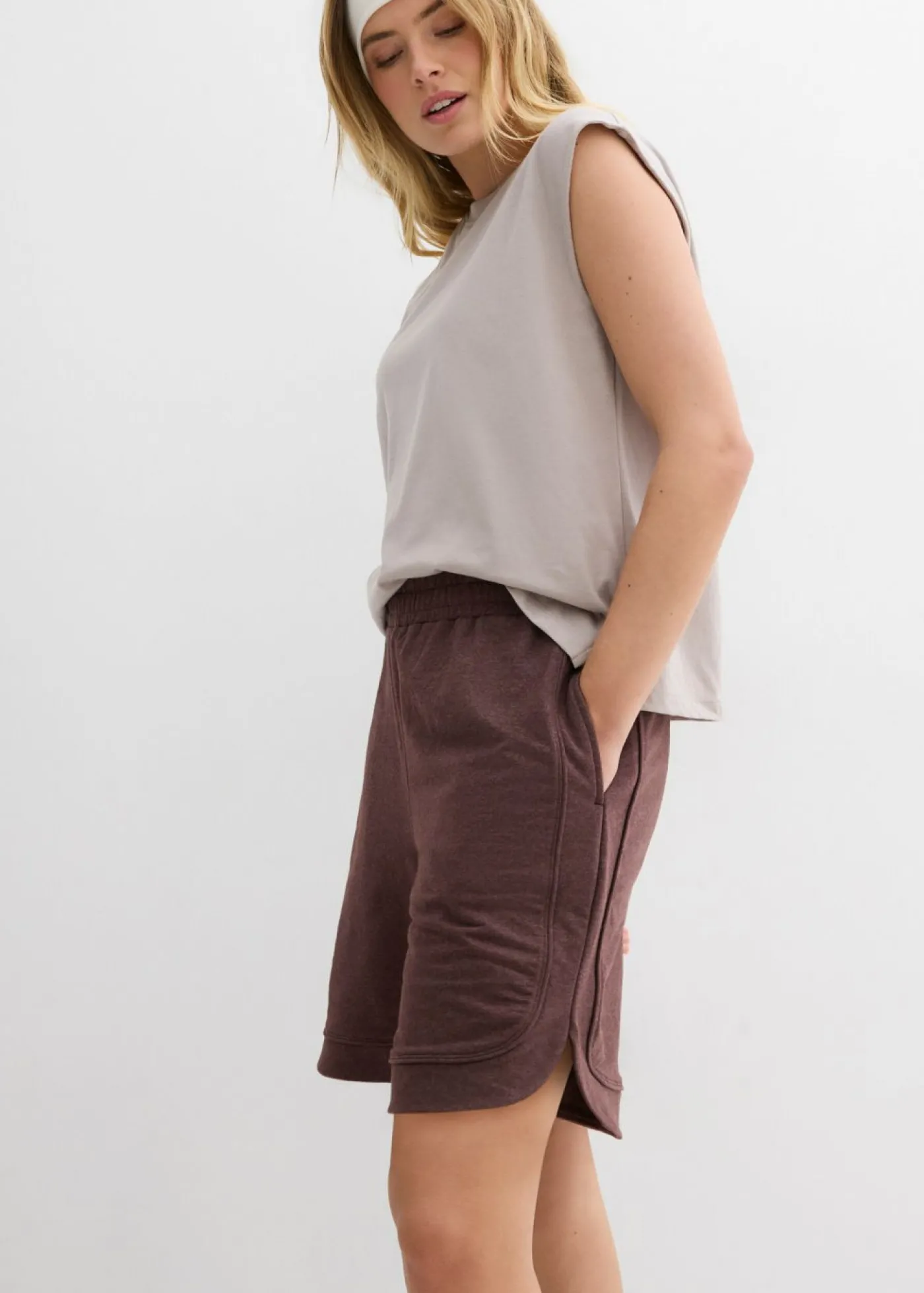 bonprix bonprix Pantalón corto de chándal de mezcla de algodón con corte ancho Marrón tierra jaspeado Clearance