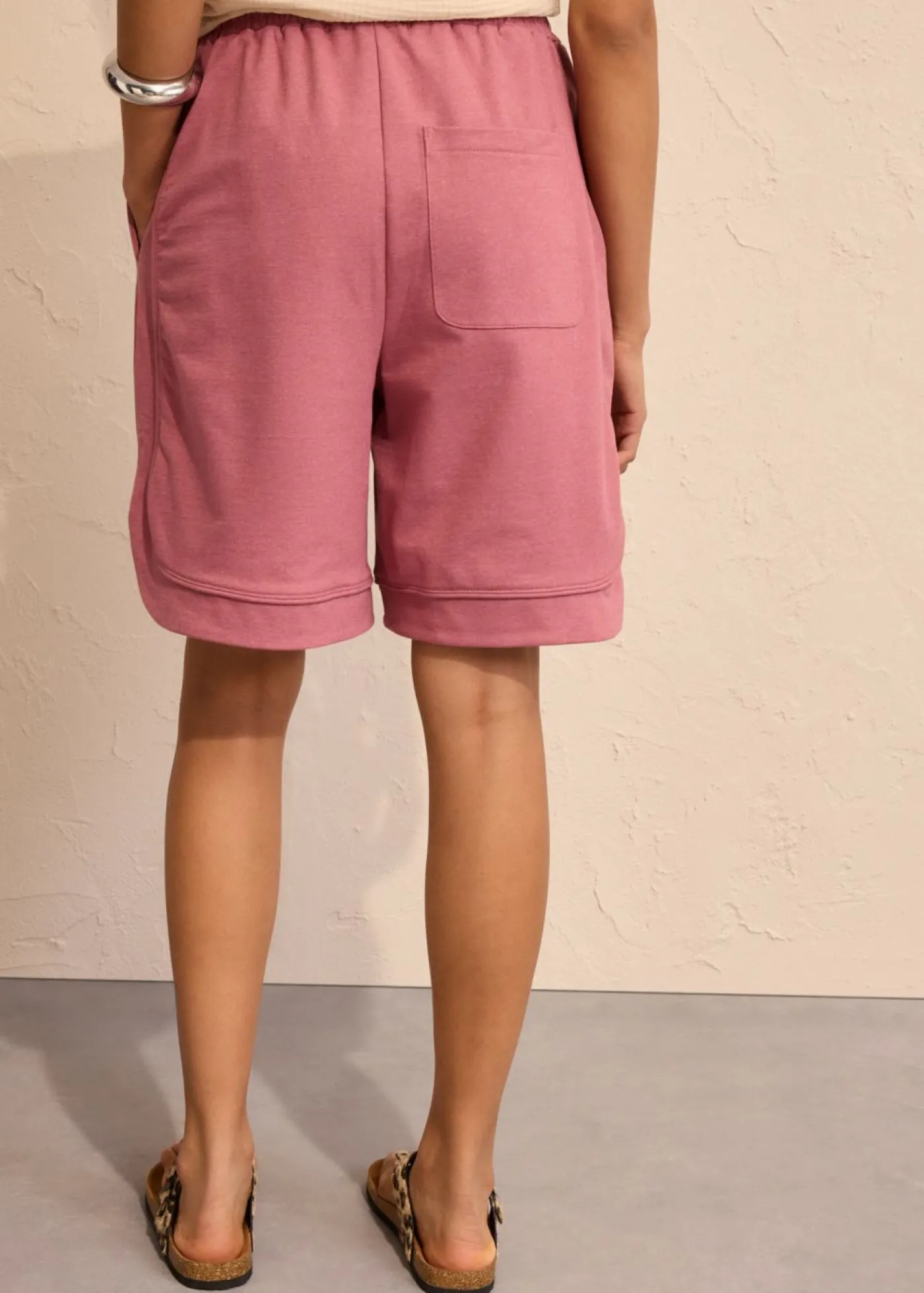 bonprix bonprix Pantalón corto de chándal de mezcla de algodón con corte ancho baya suave jaspeado Outlet