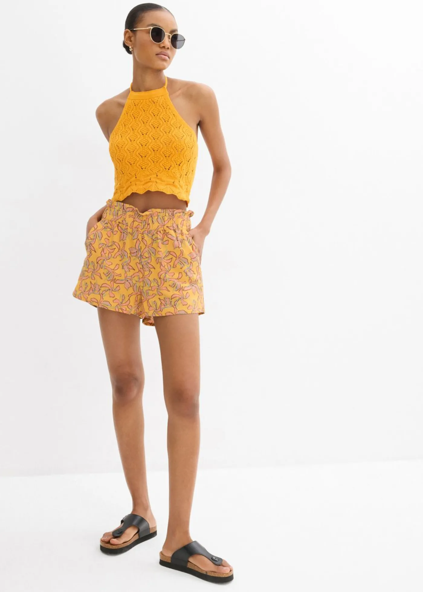 bonprix bonprix Pantalón corto de mezcla de viscosa y algodón miel-mandarina mate con flores Discount