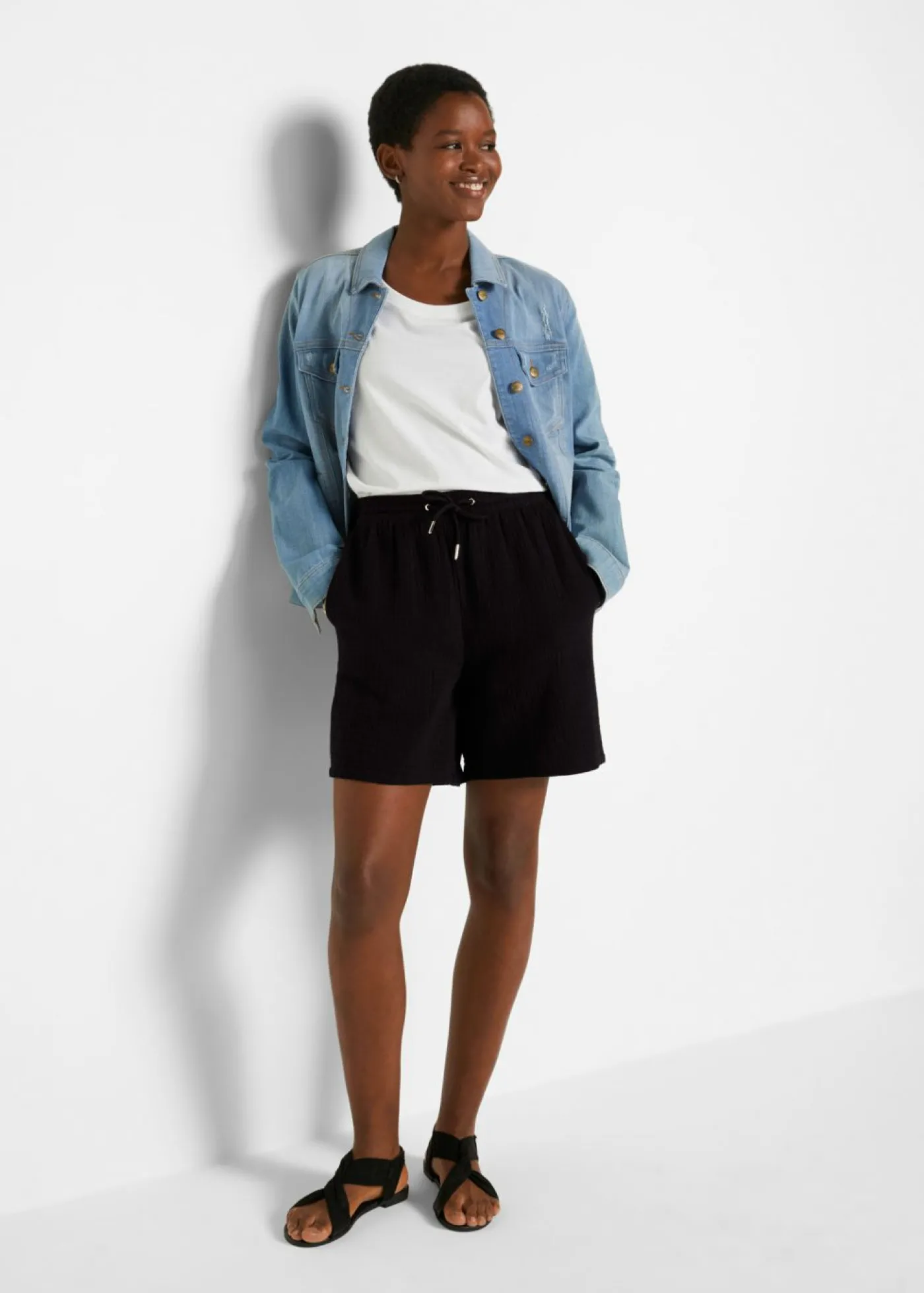 bonprix bonprix Pantalón corto de muselina Negro Hot