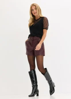 bonprix bonprix Pantalón corto de piel sintética con cinturón rojo burdeos Hot