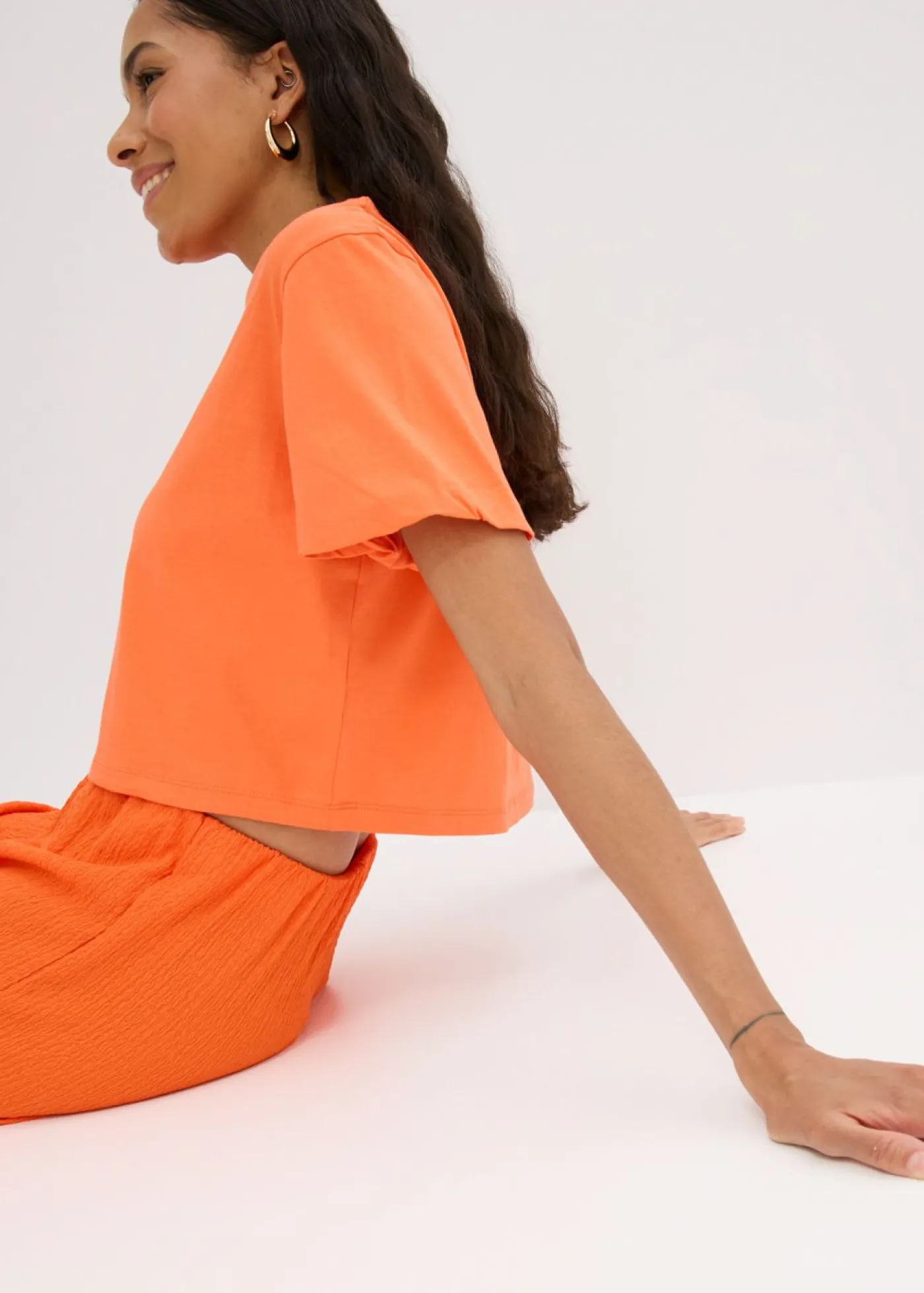 bonprix bonprix Pantalón corto de punto de crepé ligero mango Hot