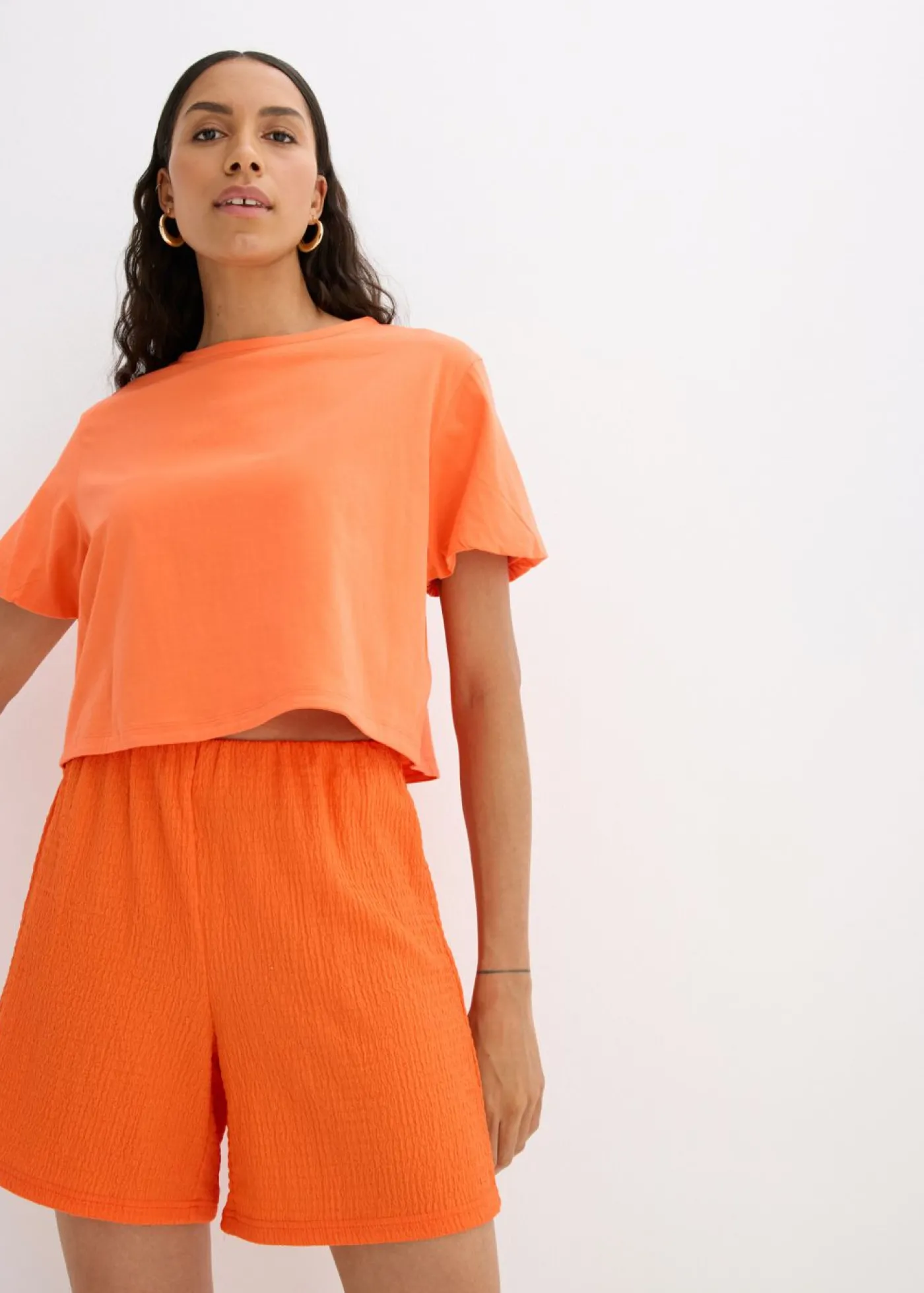 bonprix bonprix Pantalón corto de punto de crepé ligero mango Hot