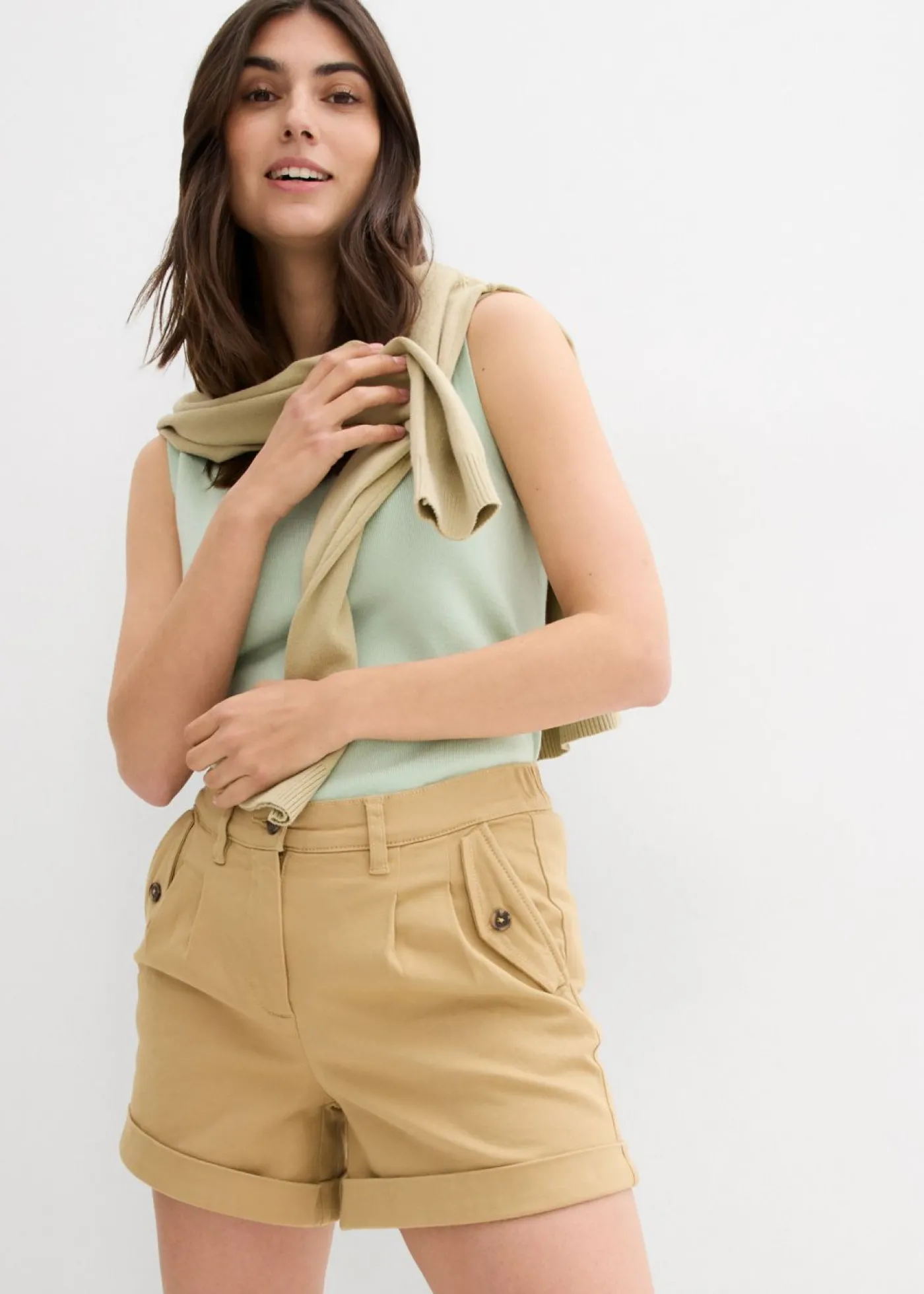 bonprix bonprix Pantalón corto de sarga con talle alto Beige nuevo