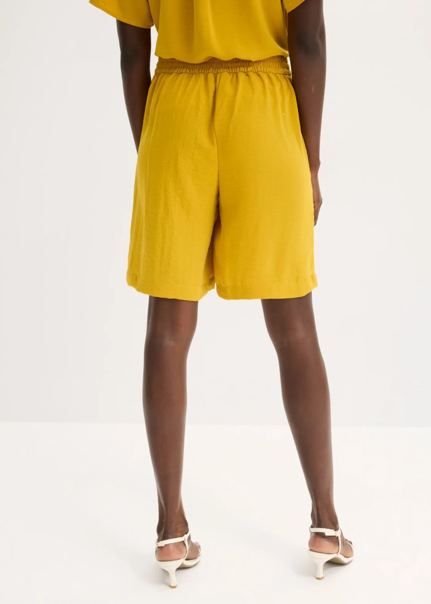 bonprix bonprix Pantalón corto sin cierre Oro ocre Best