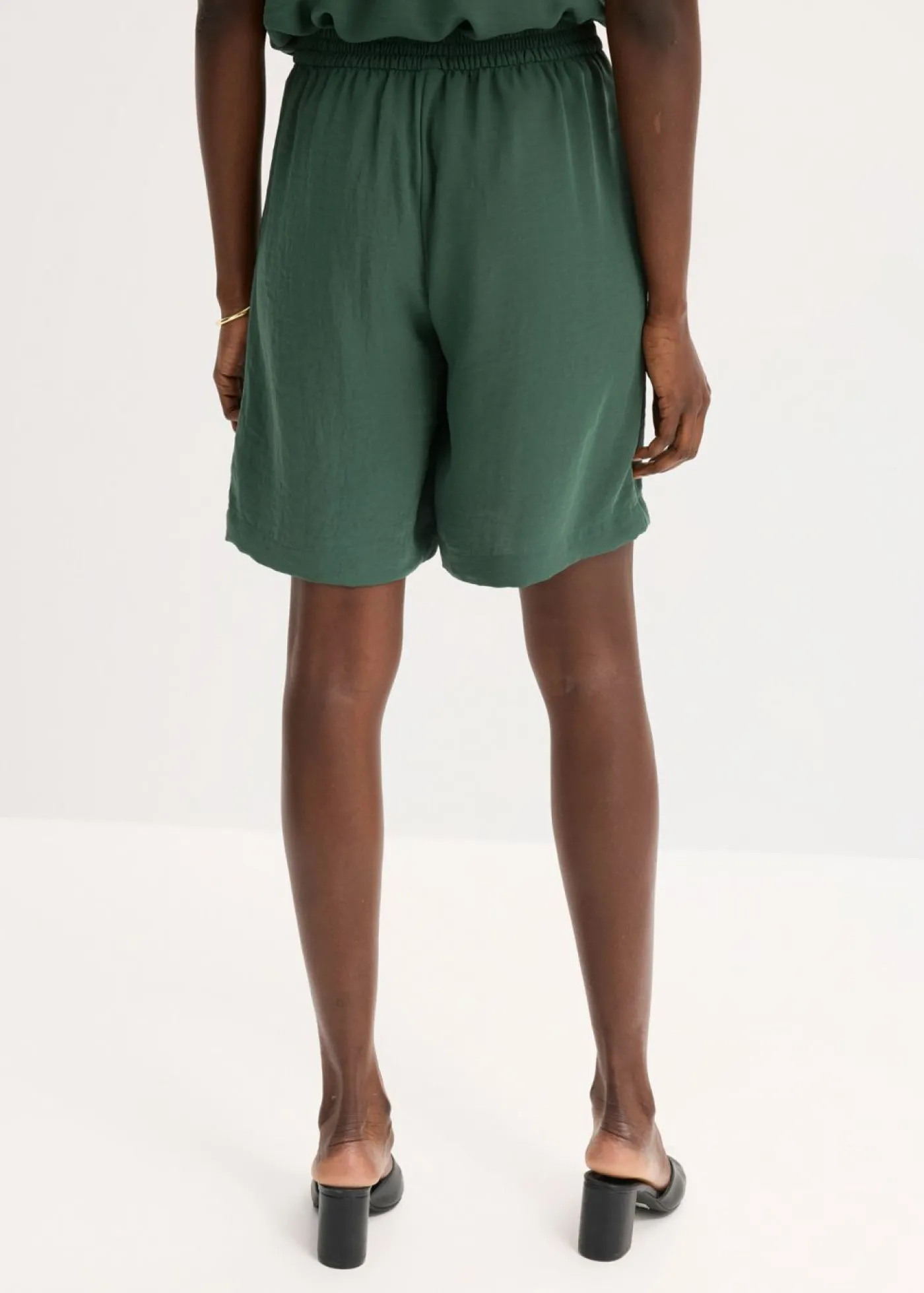 bonprix bonprix Pantalón corto sin cierre verde sombra Discount