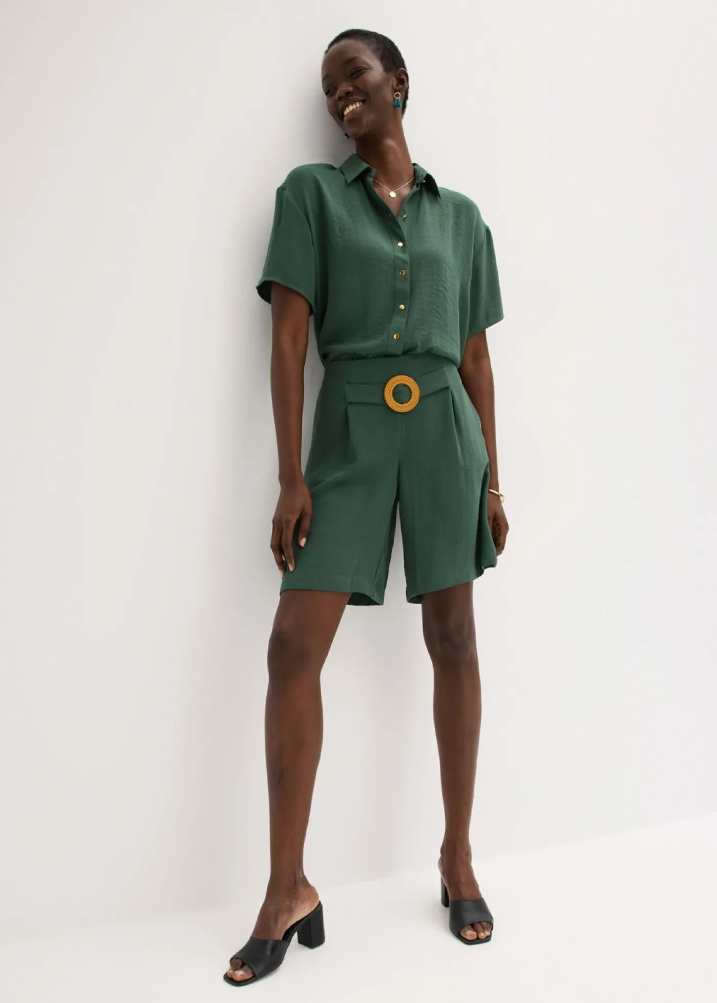 bonprix bonprix Pantalón corto sin cierre verde sombra Discount