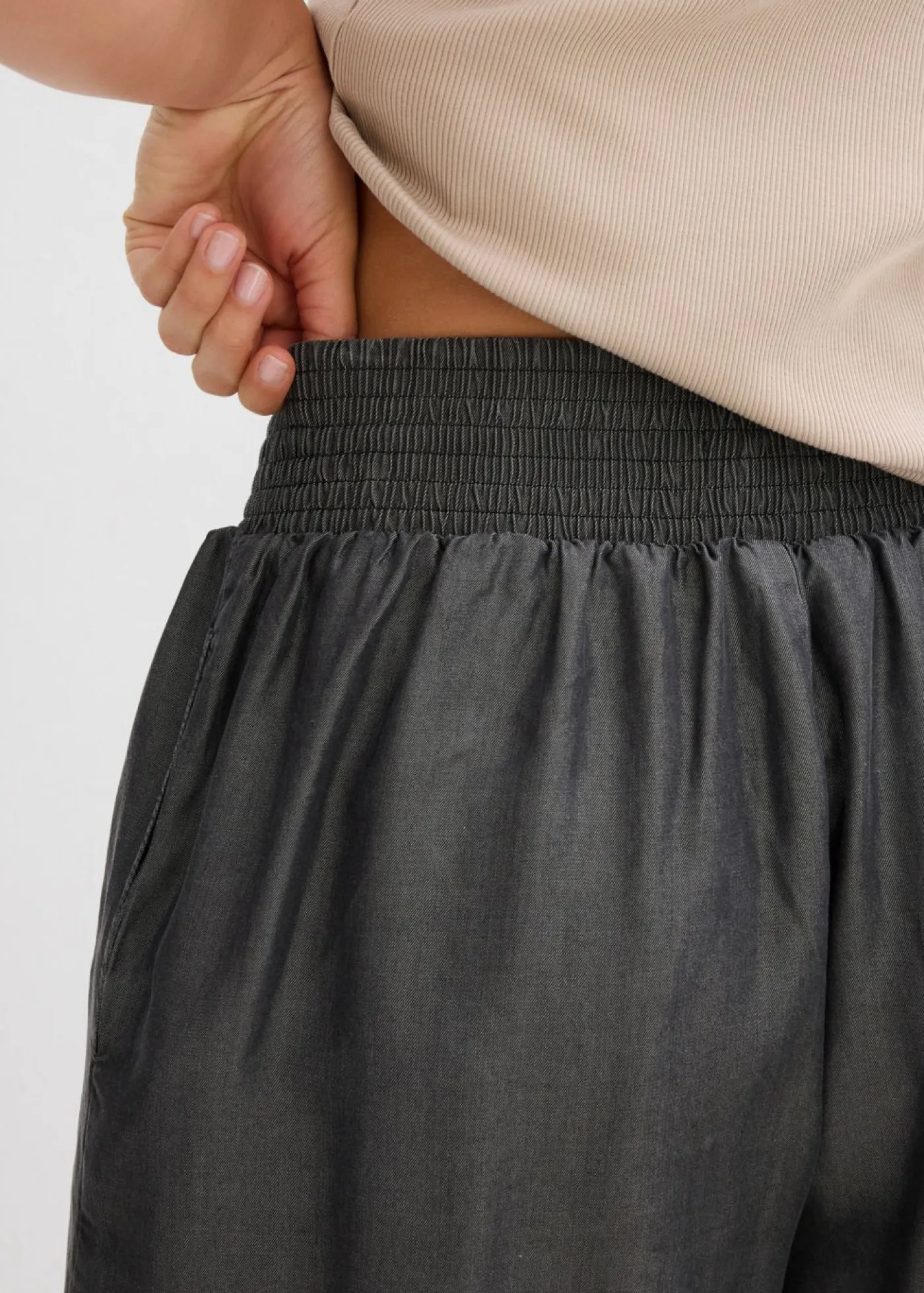 bonprix bonprix Pantalón corto sin cierre con nido de abeja Negro Outlet
