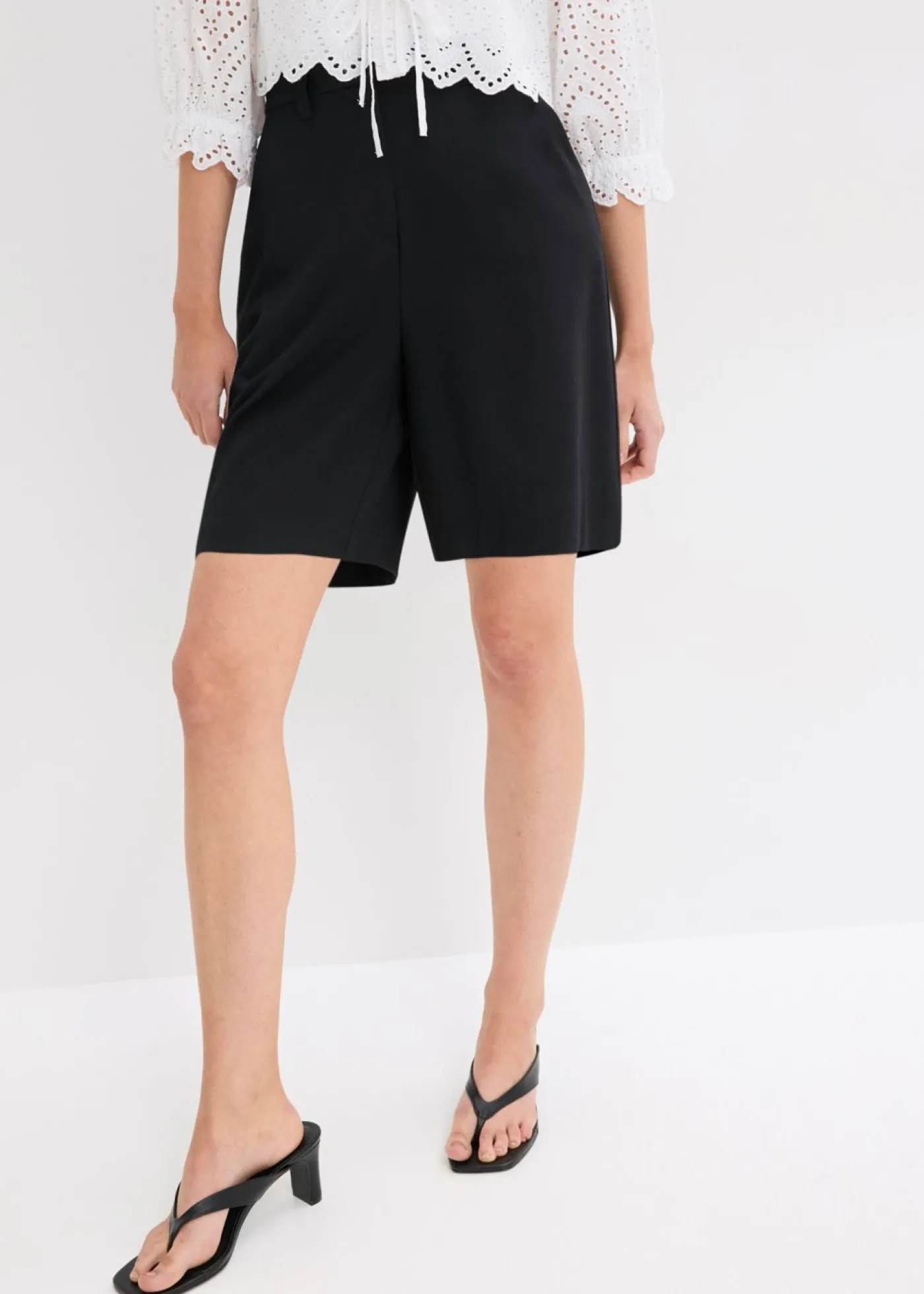 bonprix bonprix Pantalón corto tipo bermudas con pinzas Negro Clearance