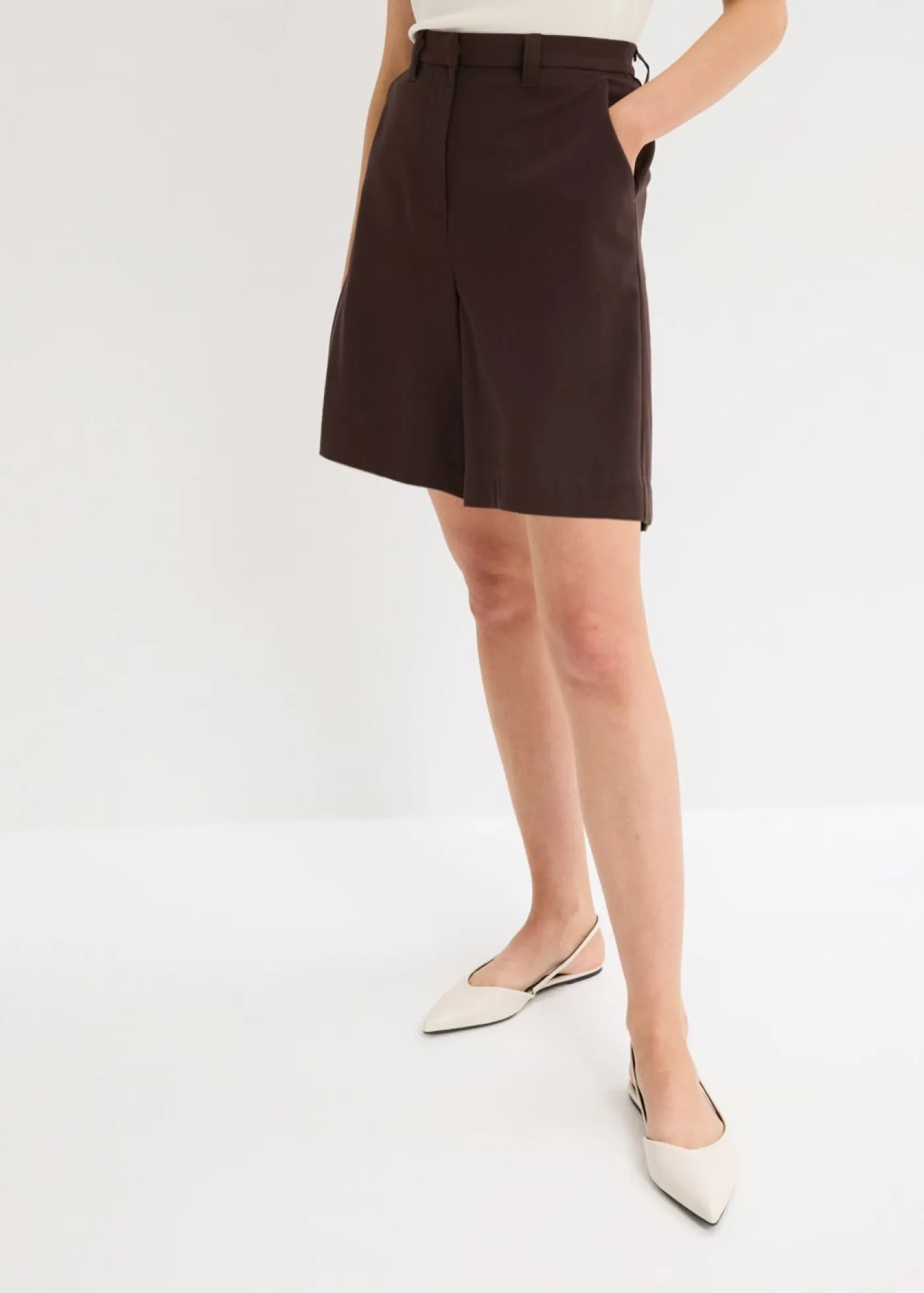 bonprix bonprix Pantalón corto tipo bermudas con pinzas Marrón oscuro Sale