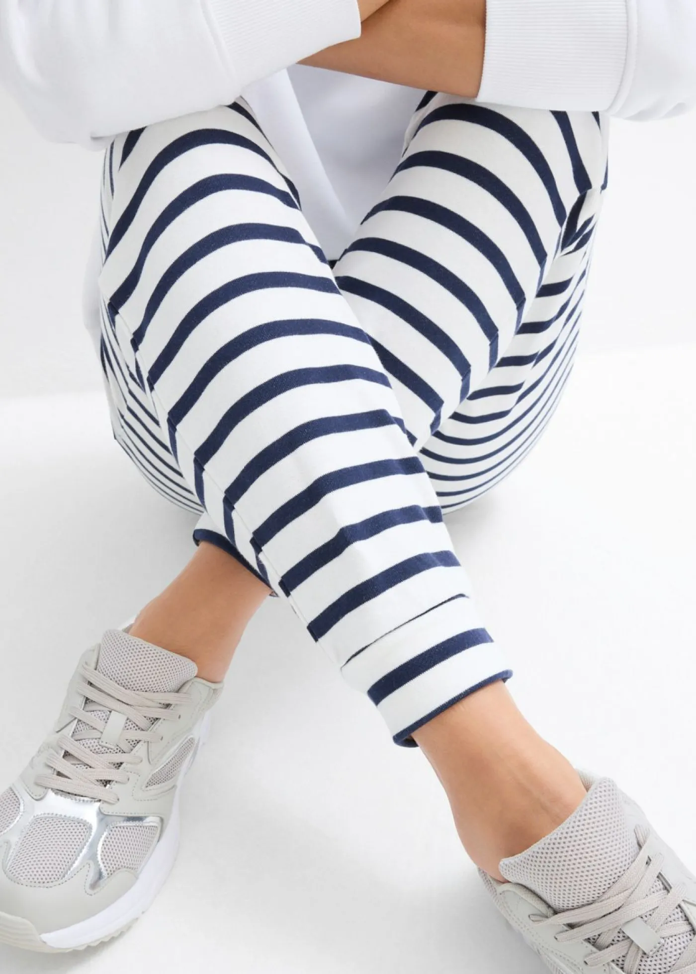 bonprix bonprix Pantalón de chándal Blanco lana-azul marino con rayas Best