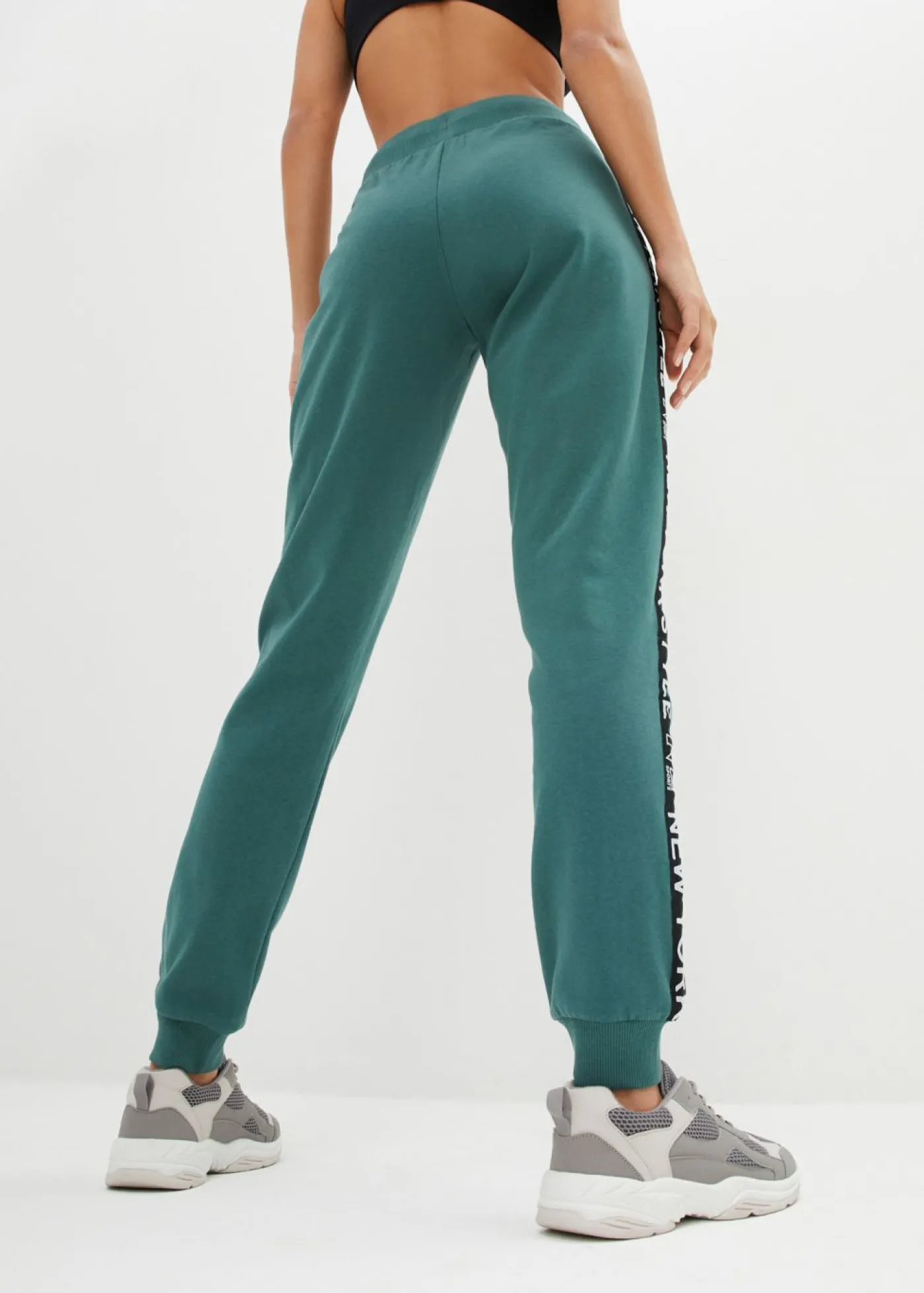 bonprix bonprix Pantalón de chándal con estampado verde mate Best