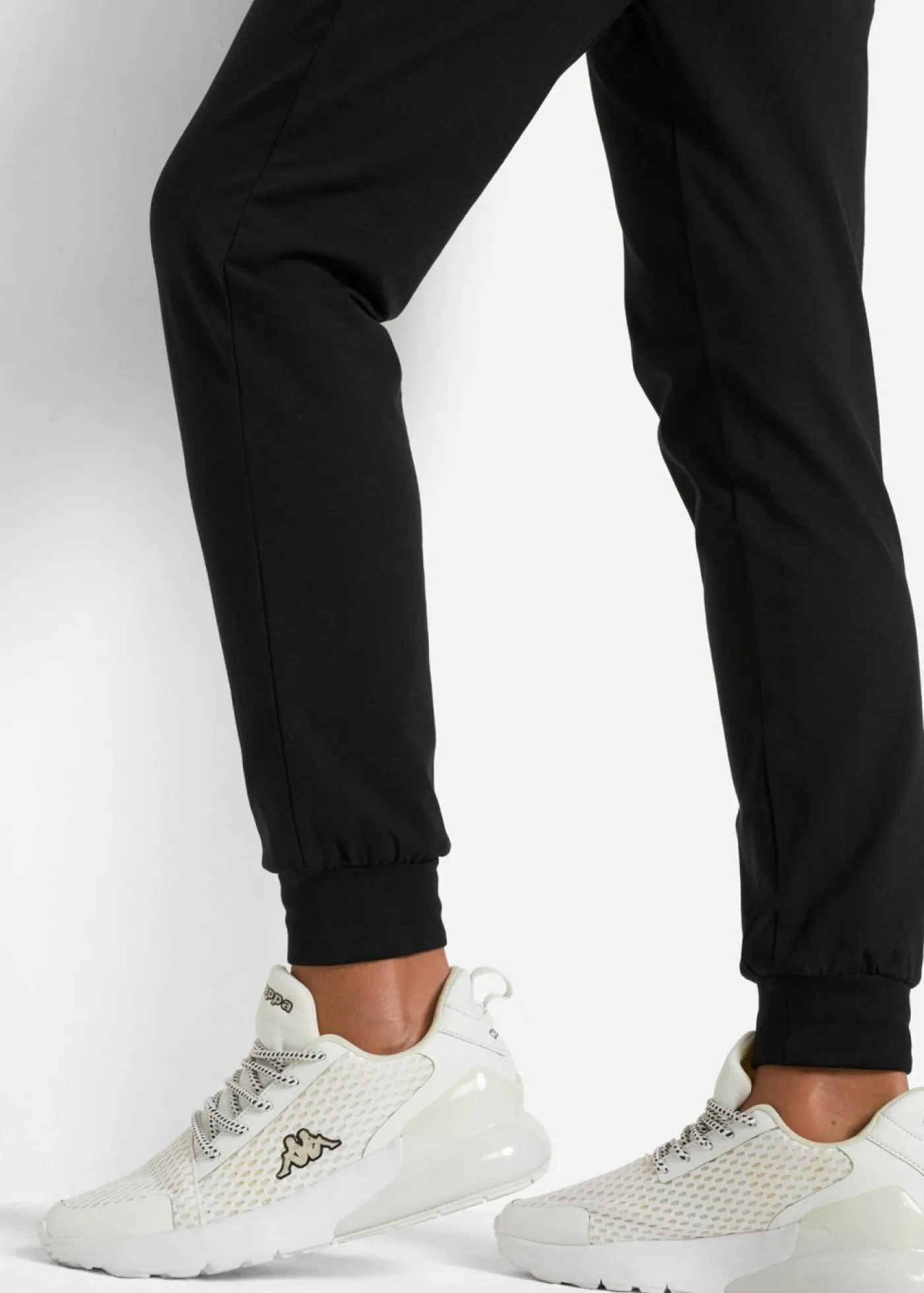 bonprix bonprix Pantalón de chándal de algodón con estampado y corte holgado Negro-blanco estampado Online