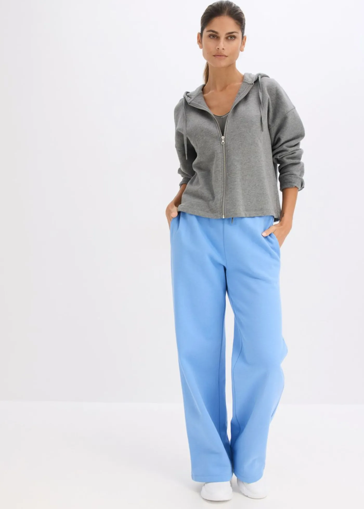bonprix bonprix Pantalón de chándal de algodón orgánico puro con cintura alta azul provenzal Clearance