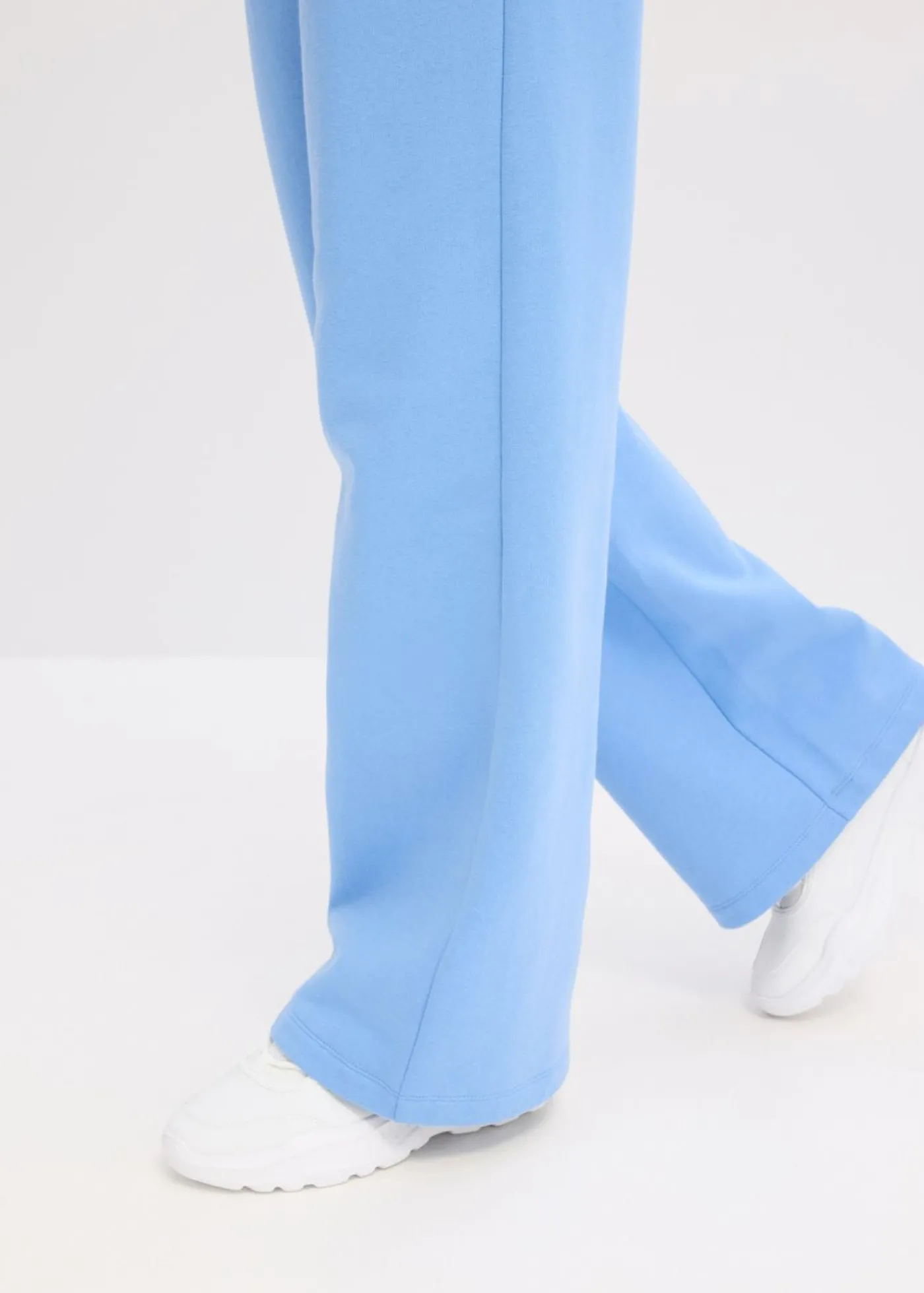 bonprix bonprix Pantalón de chándal de algodón orgánico puro con cintura alta azul provenzal Clearance