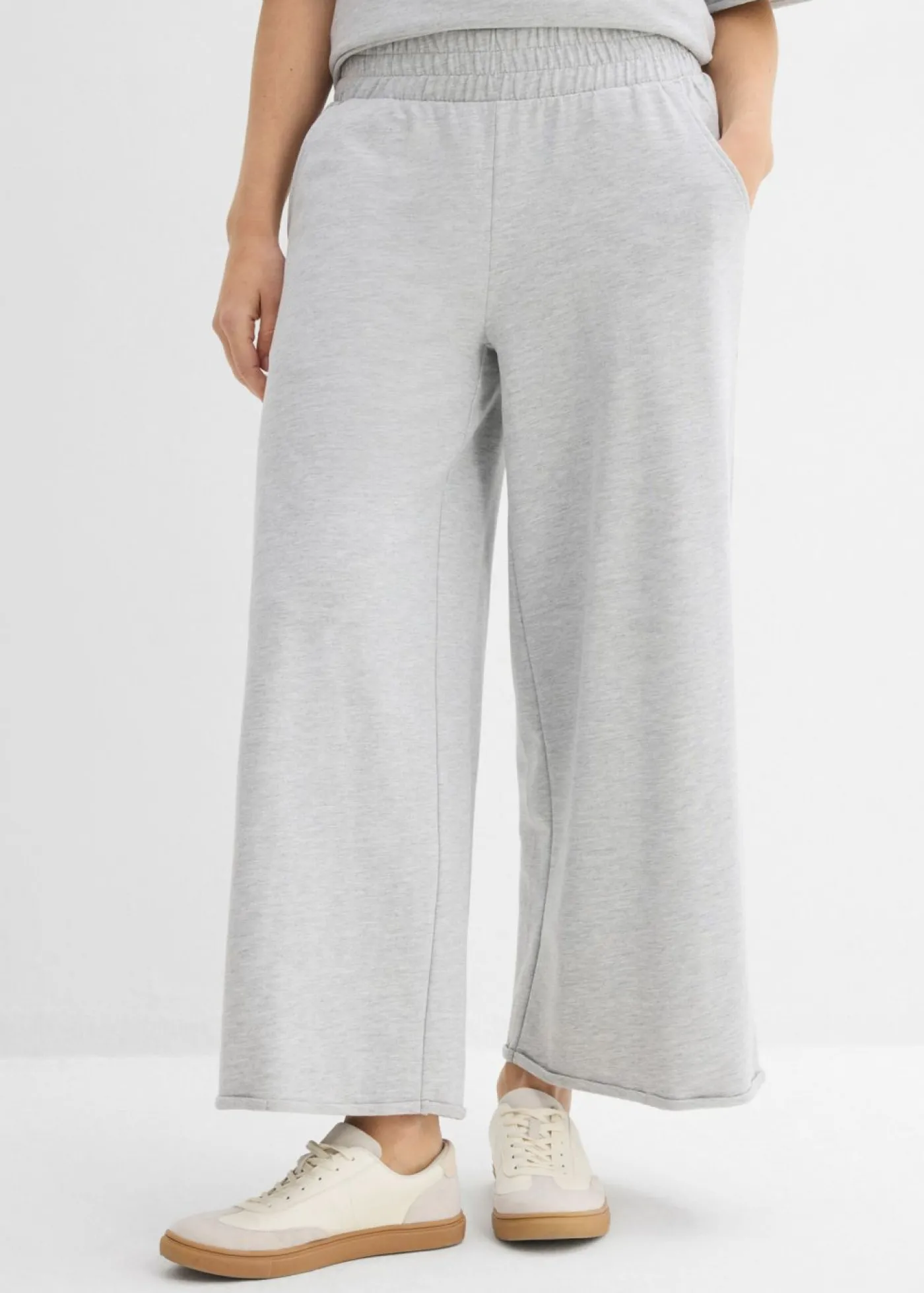 bonprix bonprix Pantalón de chándal de algodón orgánico con largo capri Gris claro jaspeado Sale
