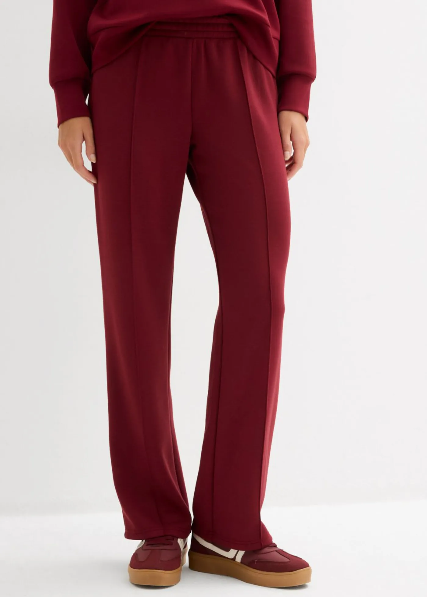 bonprix bonprix Pantalón de chándal de mezcla de viscosa suave Rojo rubí Outlet