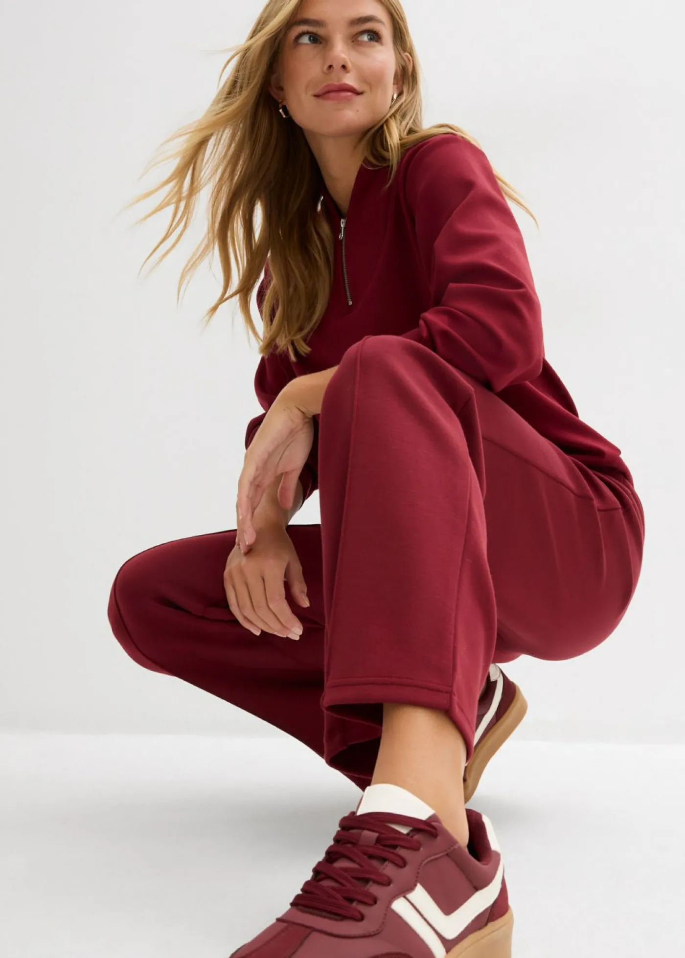 bonprix bonprix Pantalón de chándal de mezcla de viscosa suave Rojo rubí Outlet