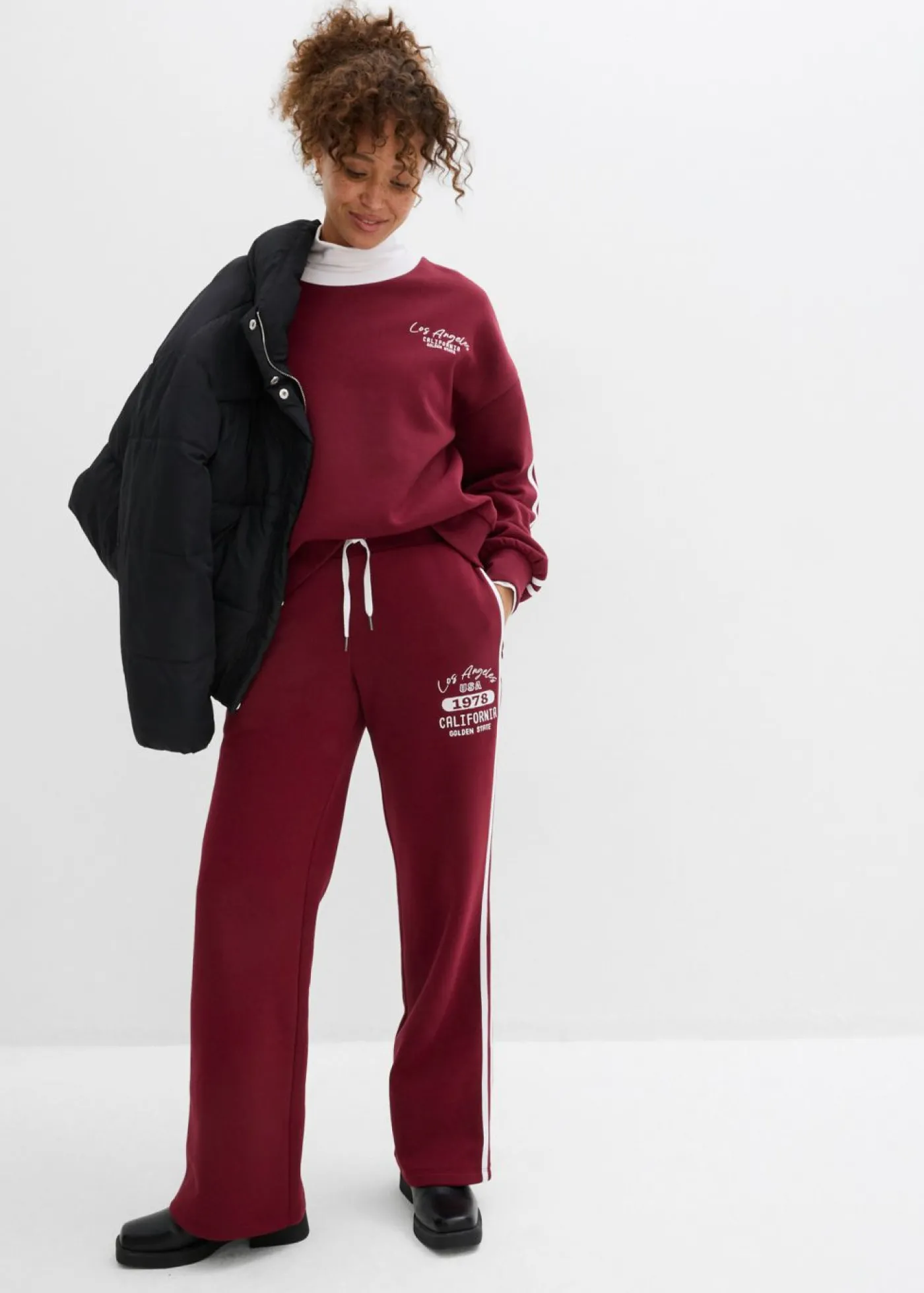 bonprix bonprix Pantalón de chándal de mezcla de algodón suave Rojo avellana/blanco estampado Sale