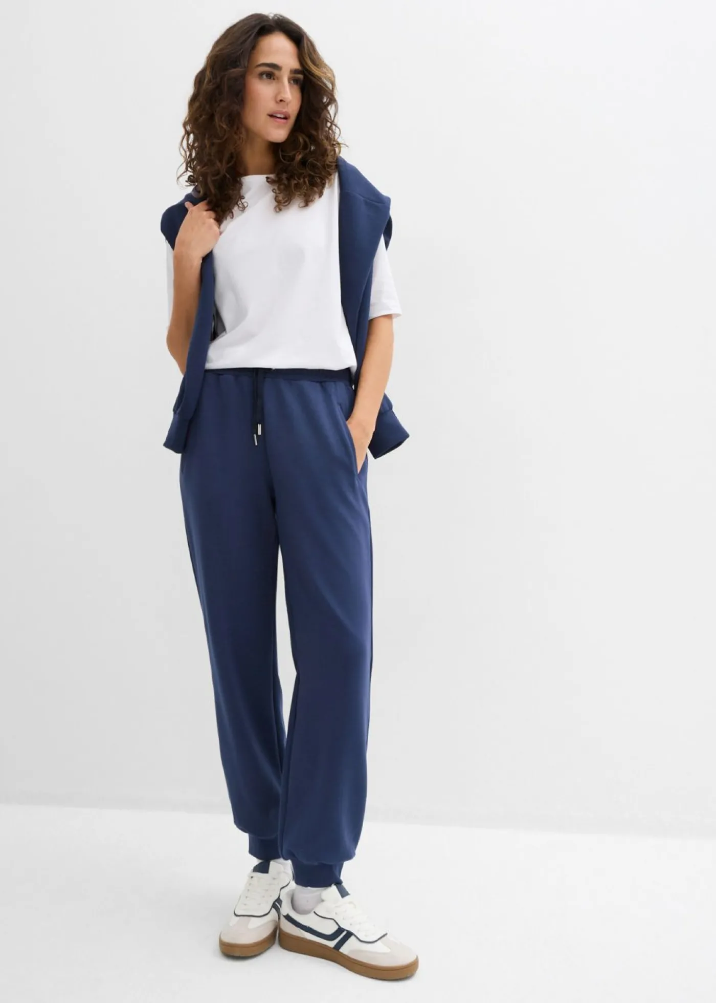 bonprix bonprix Pantalón de chándal de neopreno suave Azul marino