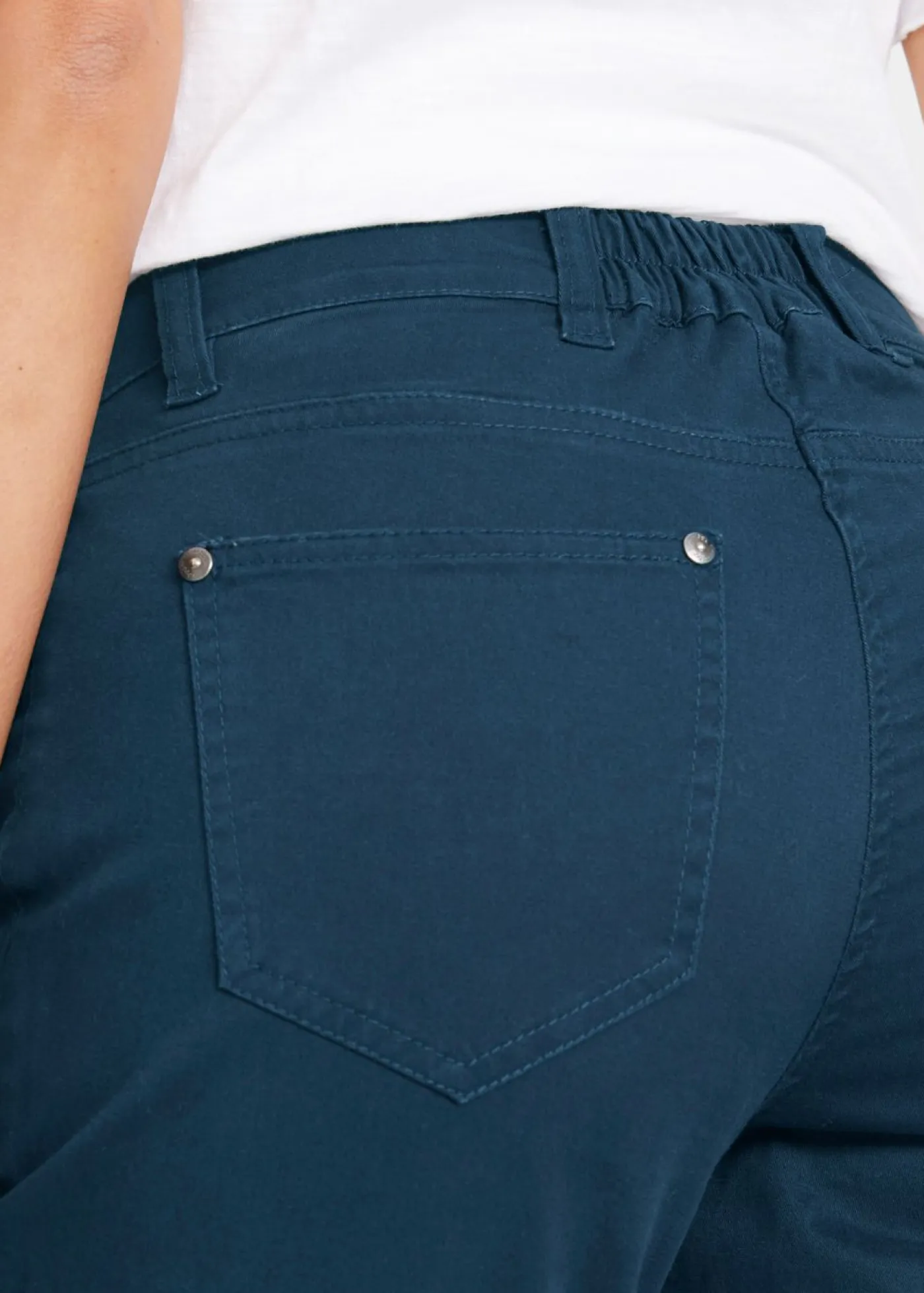 bonprix bonprix Pantalón de corte capri con cintura elástica y botones Azul oscuro Hot