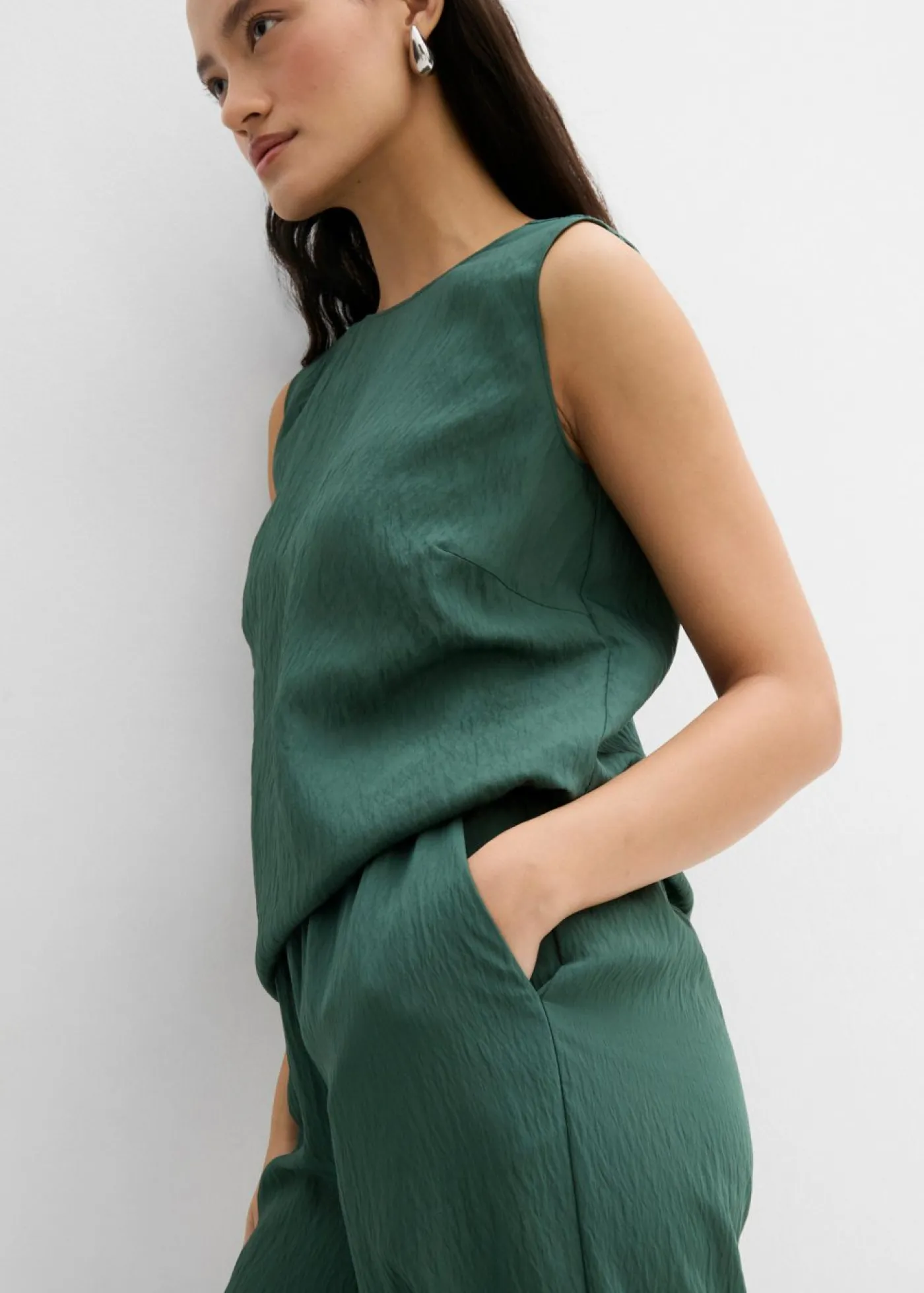 bonprix bonprix Pantalón de mezcla arrugada de viscosa con estructura verde sombra Clearance