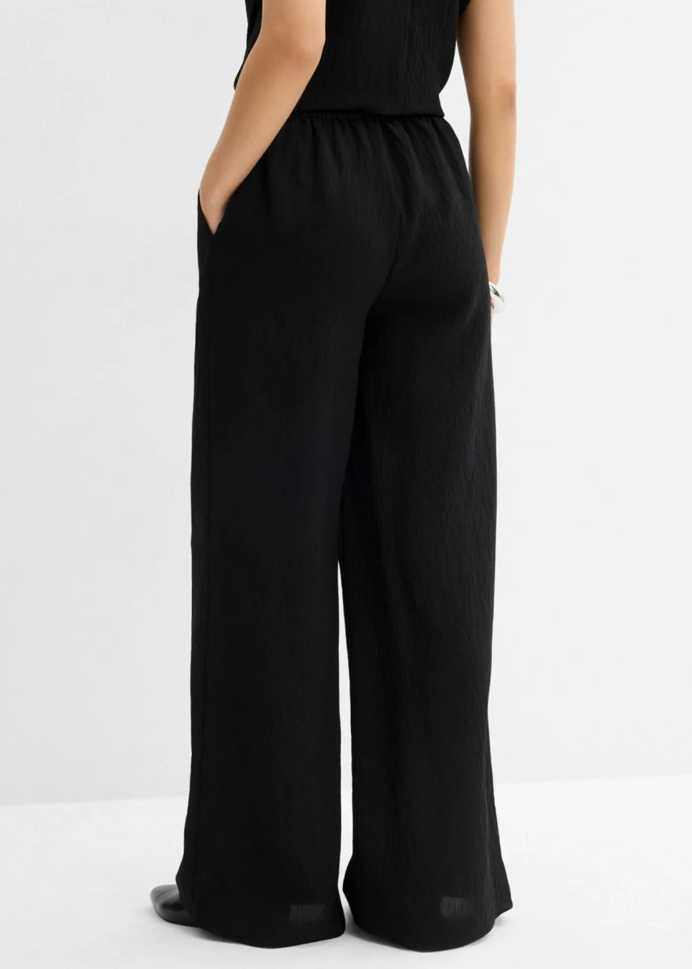 bonprix bonprix Pantalón de mezcla arrugada de viscosa con estructura Negro Hot