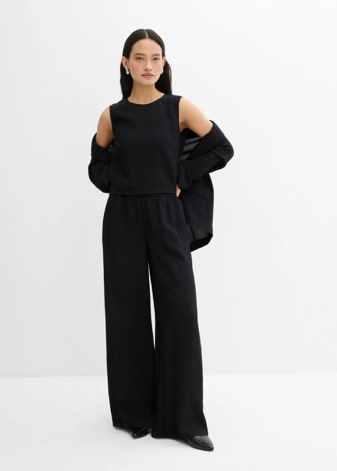 bonprix bonprix Pantalón de mezcla arrugada de viscosa con estructura Negro Hot
