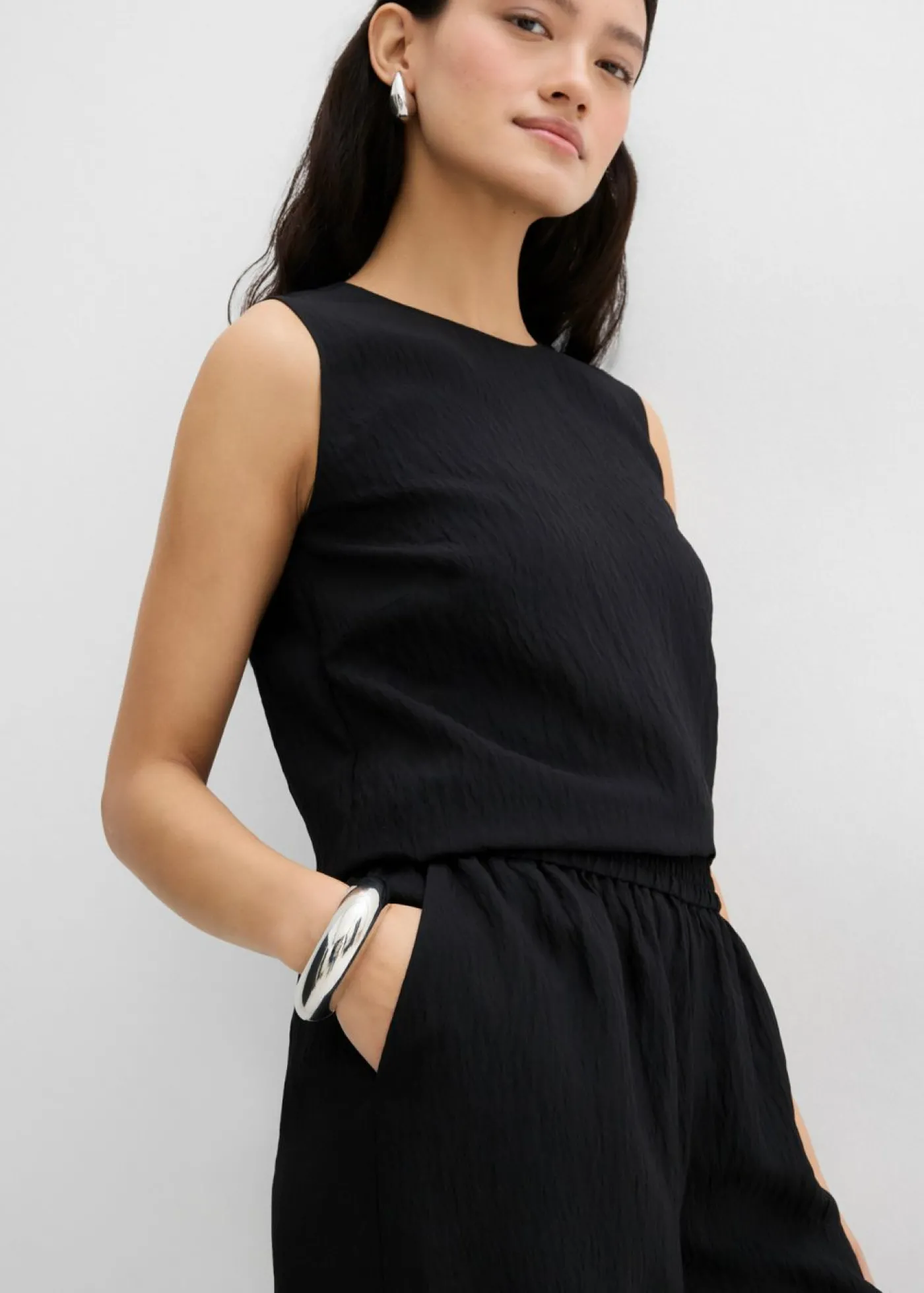 bonprix bonprix Pantalón de mezcla arrugada de viscosa con estructura Negro Hot