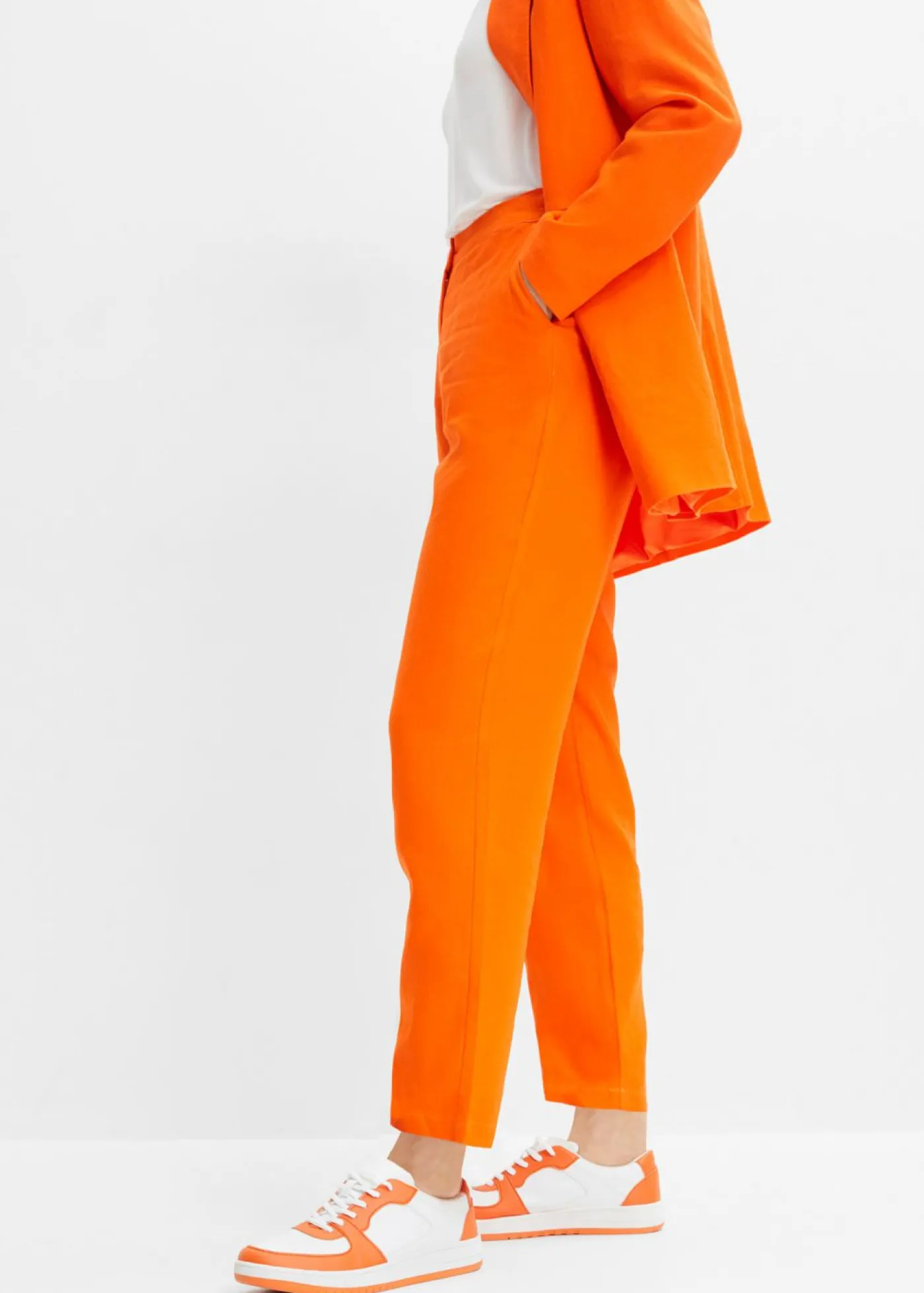 bonprix bonprix Pantalón de mezcla de lino y viscosa con talle alto y pernera corta Naranja cálido Hot