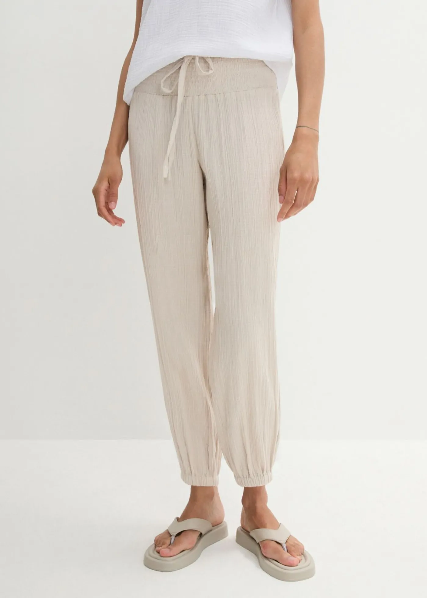 bonprix bonprix Pantalón de muselina con cintura de nido de abeja gris piedra Online