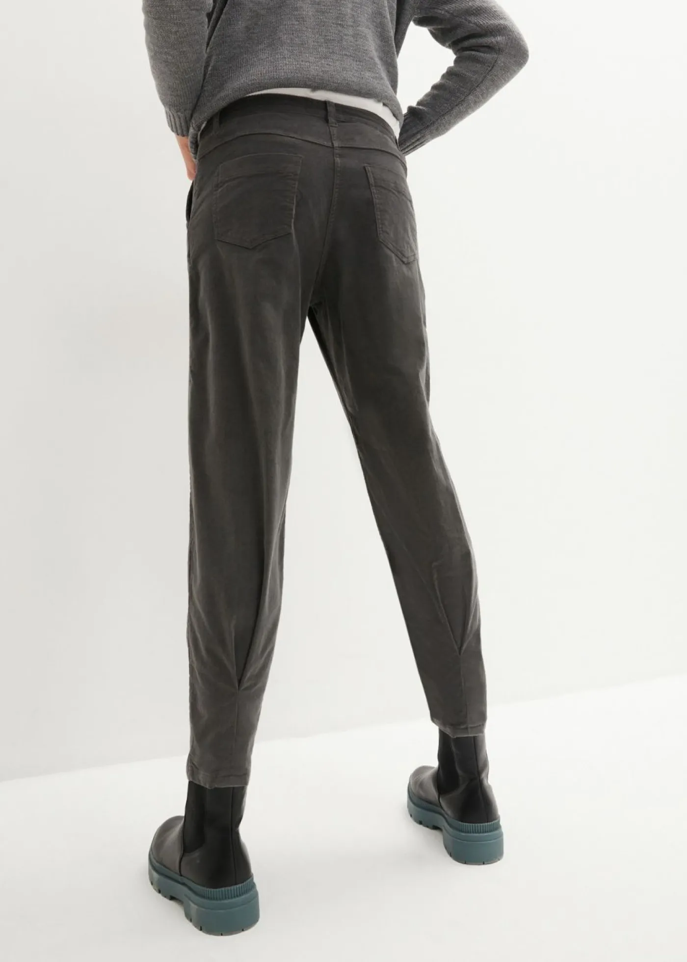 bonprix bonprix Pantalón de pana con algodón orgánico y corte bombacho Gris oscuro Clearance