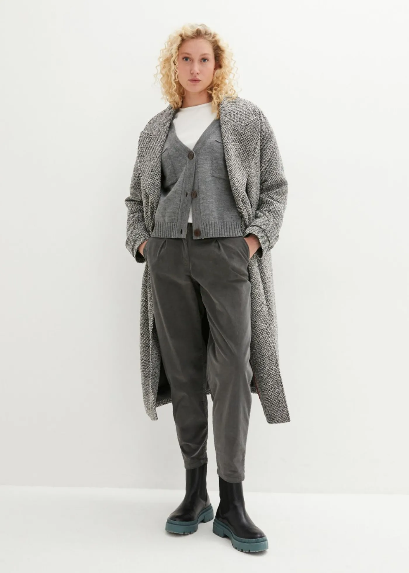 bonprix bonprix Pantalón de pana con algodón orgánico y corte bombacho Gris oscuro Clearance