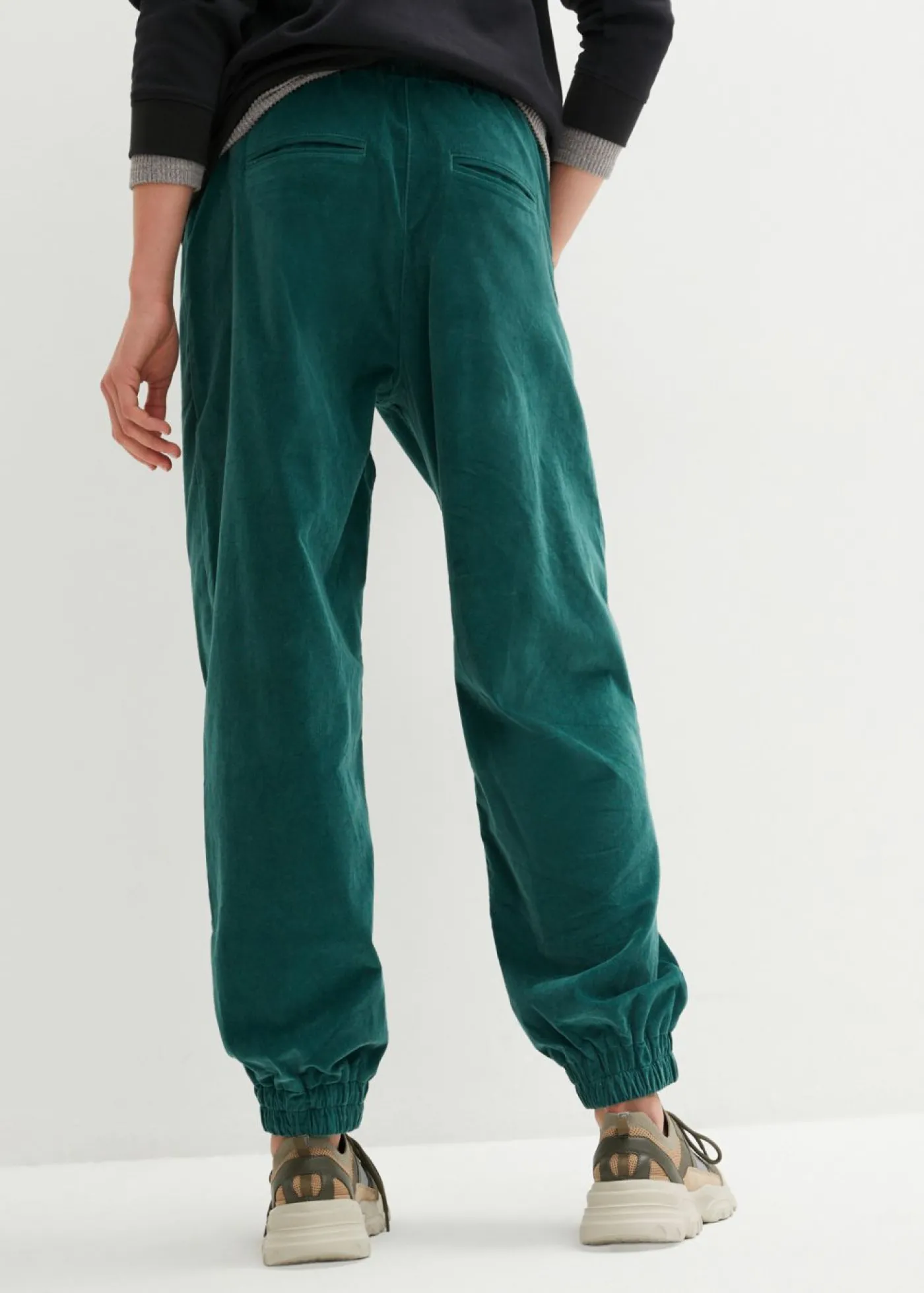 bonprix bonprix Pantalón de pana de mezcla de algodón verde mate Hot