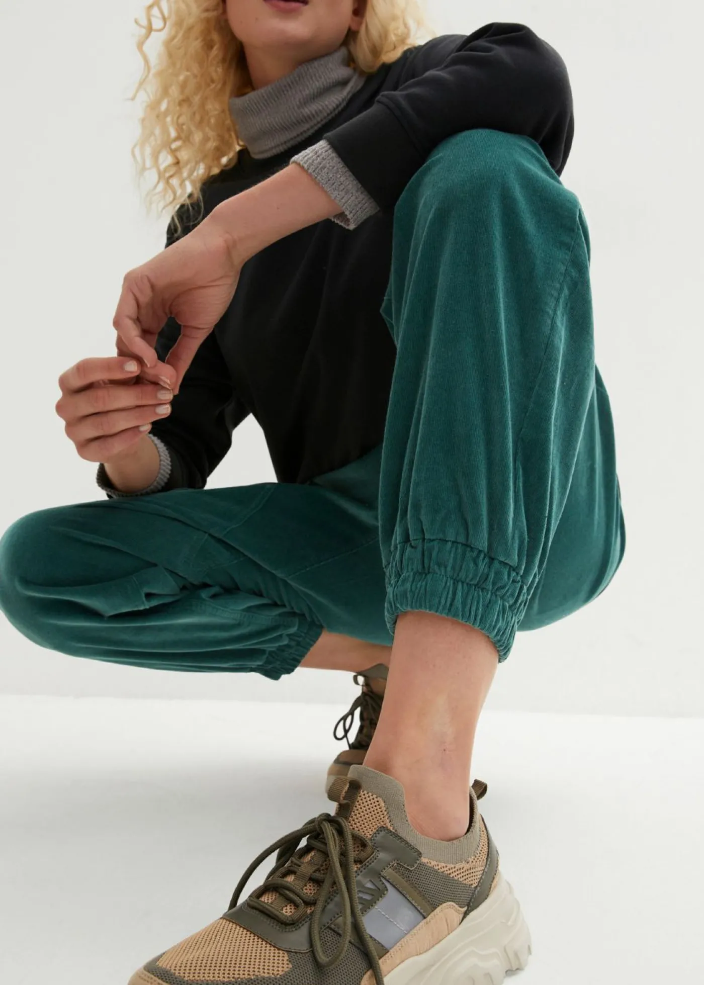bonprix bonprix Pantalón de pana de mezcla de algodón verde mate Hot
