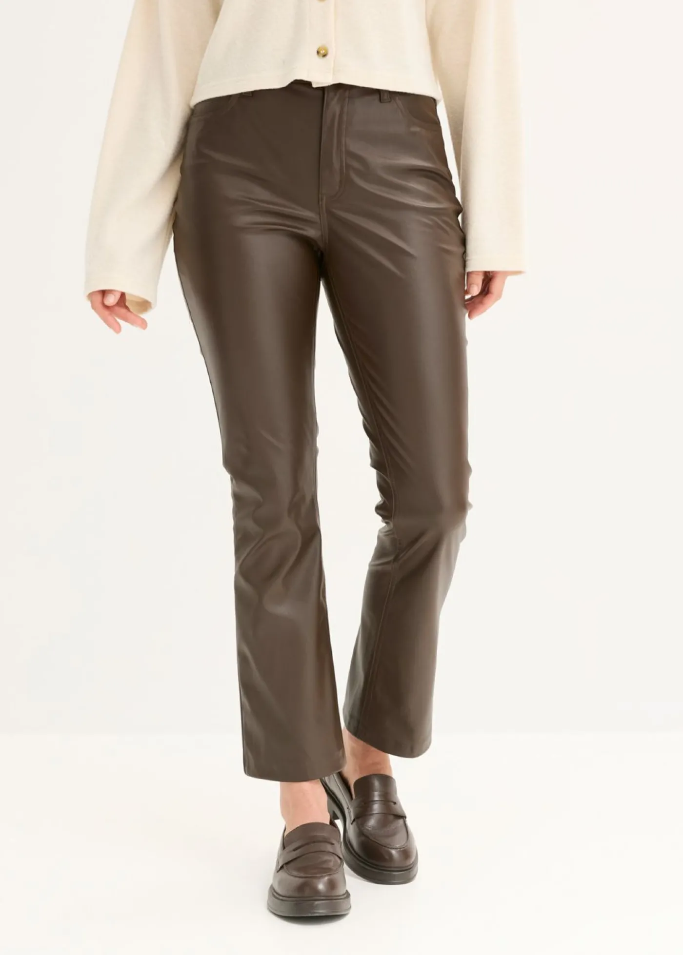bonprix bonprix Pantalón de piel sintética Marrón oscuro Online