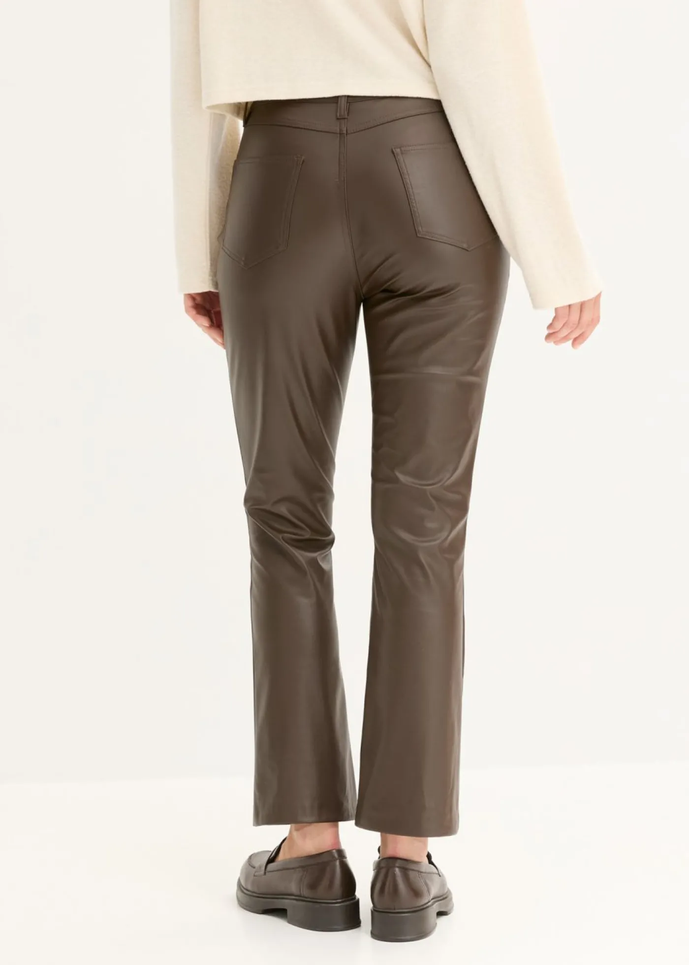 bonprix bonprix Pantalón de piel sintética Marrón oscuro Online