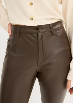 bonprix bonprix Pantalón de piel sintética Marrón oscuro Online