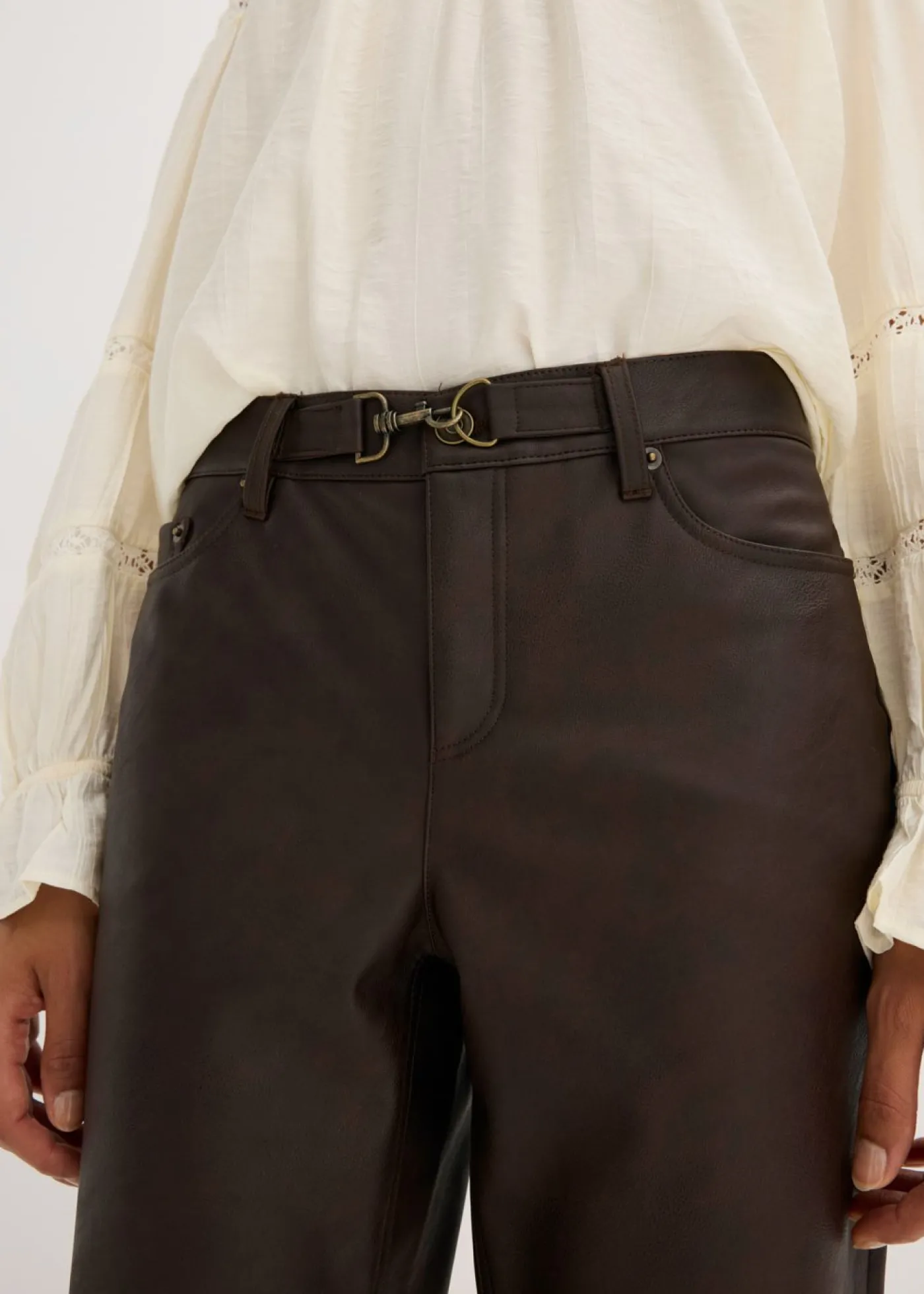 bonprix bonprix Pantalón de piel sintética con efecto desgastado Marrón oscuro Outlet