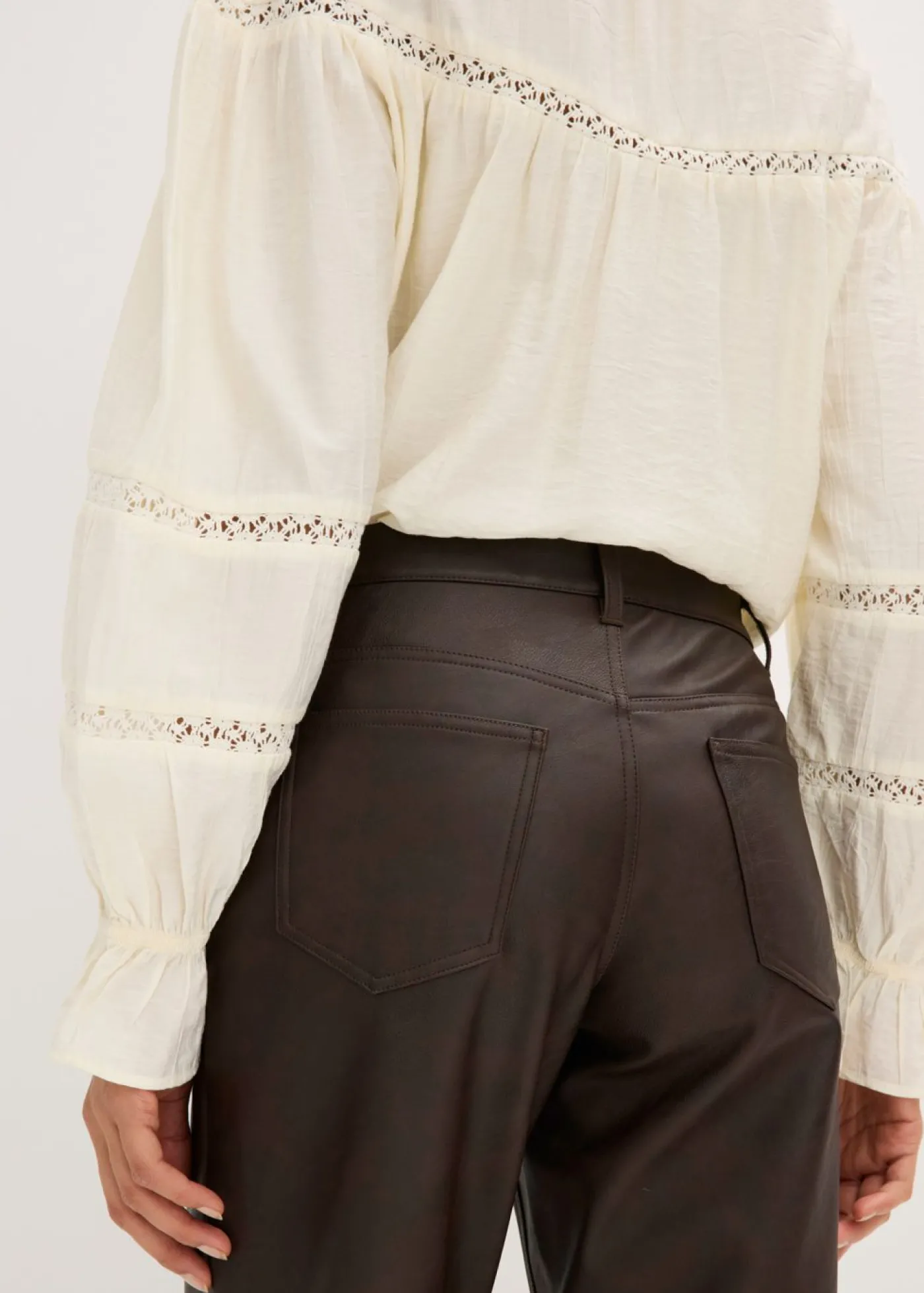 bonprix bonprix Pantalón de piel sintética con efecto desgastado Marrón oscuro Outlet