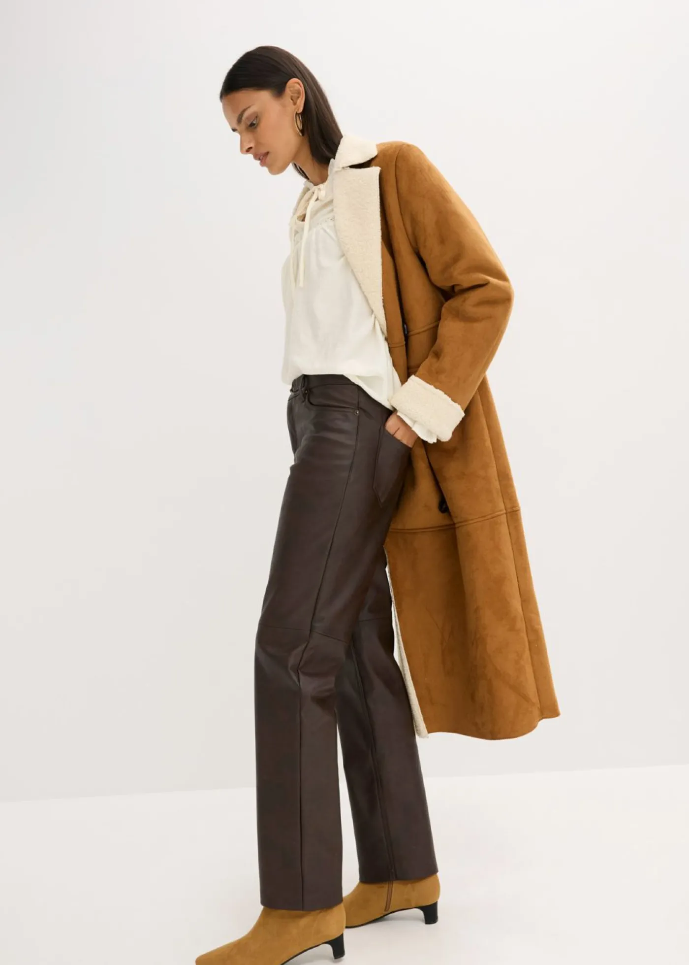 bonprix bonprix Pantalón de piel sintética con efecto desgastado Marrón oscuro Outlet