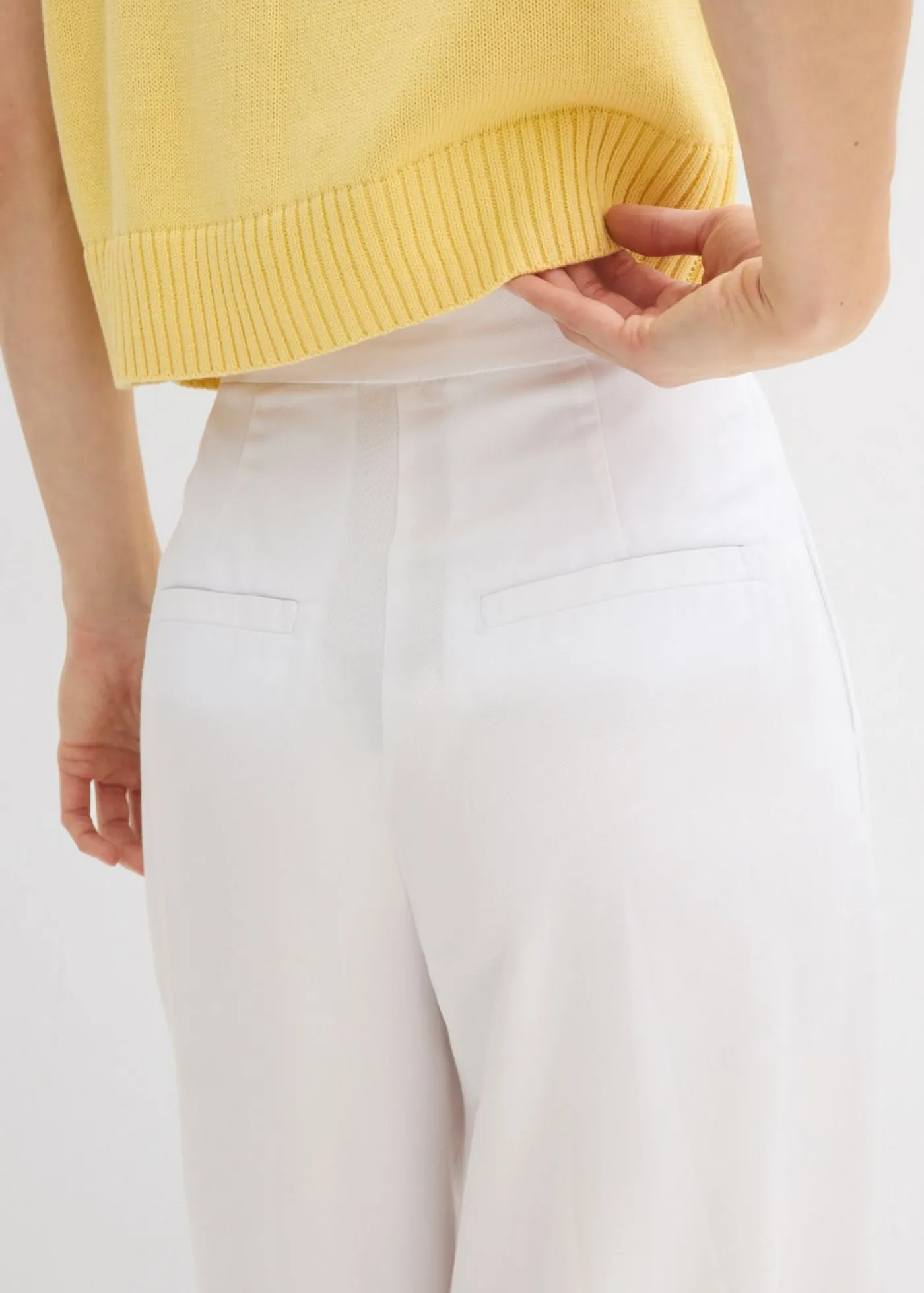 bonprix bonprix Pantalón de pinzas de lyocell fluido Blanco Hot