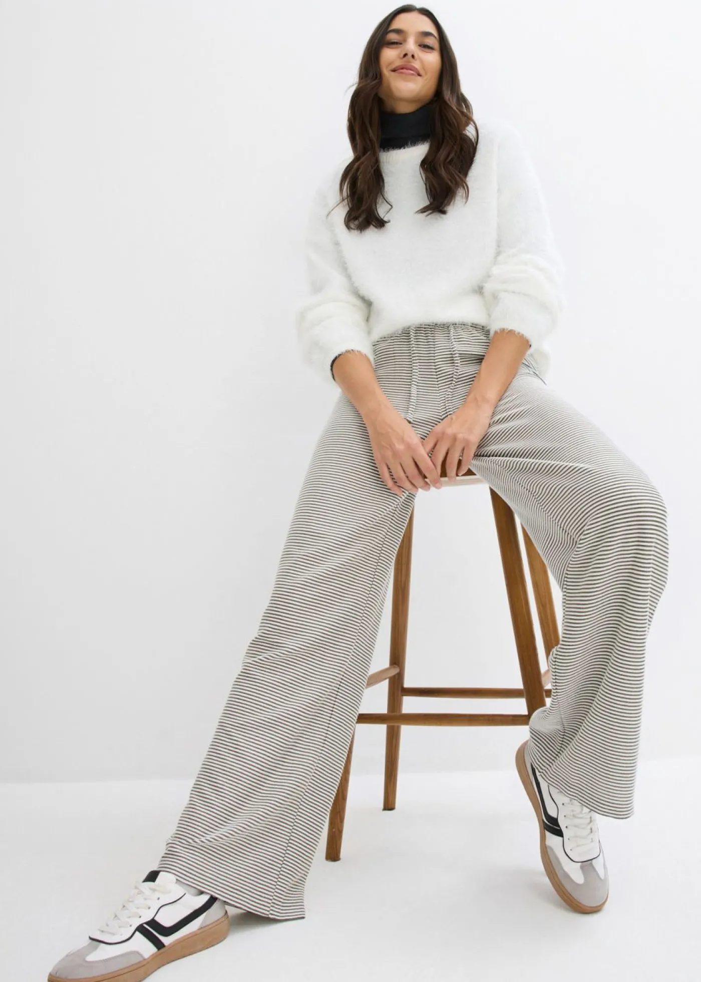 bonprix bonprix Pantalón de punto de mezcla de algodón con cordón y diseño de rayas negro-blanco lana con rayas Discount
