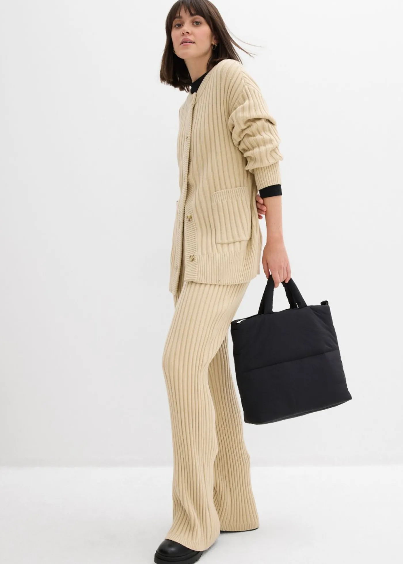 bonprix bonprix Pantalón de punto de mezcla de viscosa suave Arena claro Sale