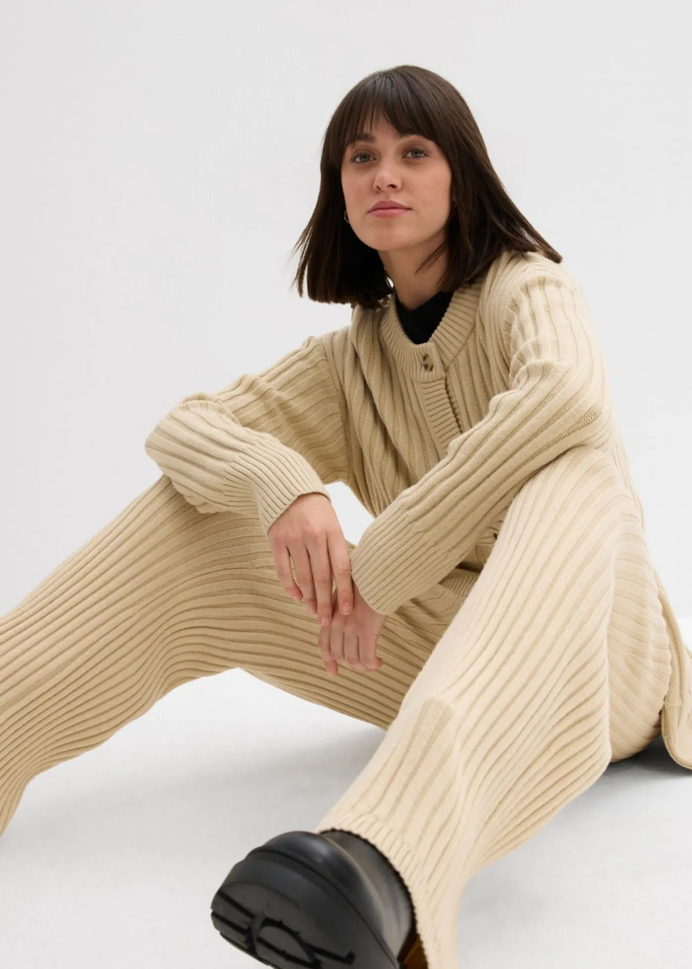 bonprix bonprix Pantalón de punto de mezcla de viscosa suave Arena claro Sale